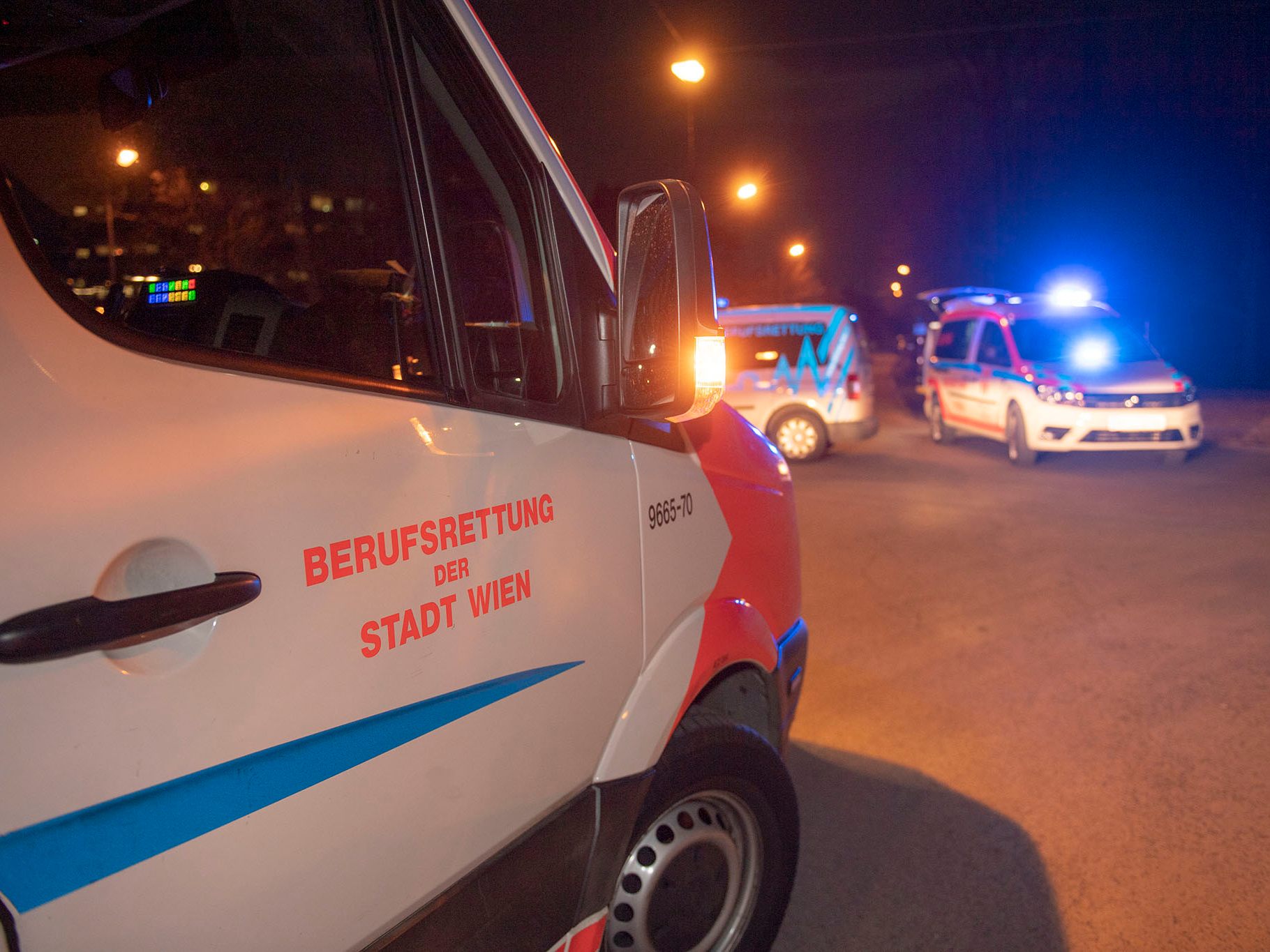 Der Verletzte wurde in ein Krankenhaus gebracht. Der Verletzte wurde in ein Krankenhaus gebracht.