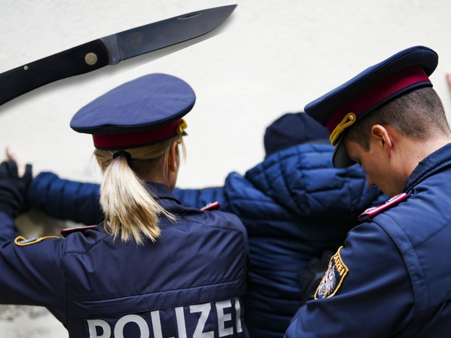 Das Messer wurde sichergestellt, der Mann festgenommen. Das Messer wurde sichergestellt, der Mann festgenommen.