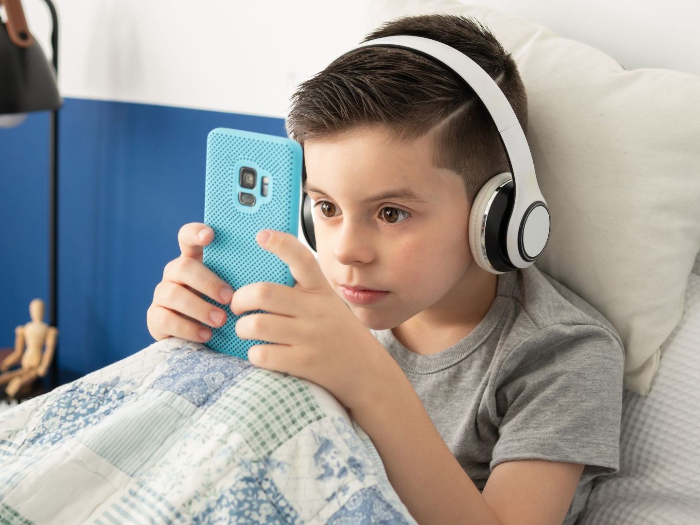 Kinder in Österreich bekommen immer früher zum ersten Mal ein Handy. Kinder in Österreich bekommen immer früher zum ersten Mal ein Handy.