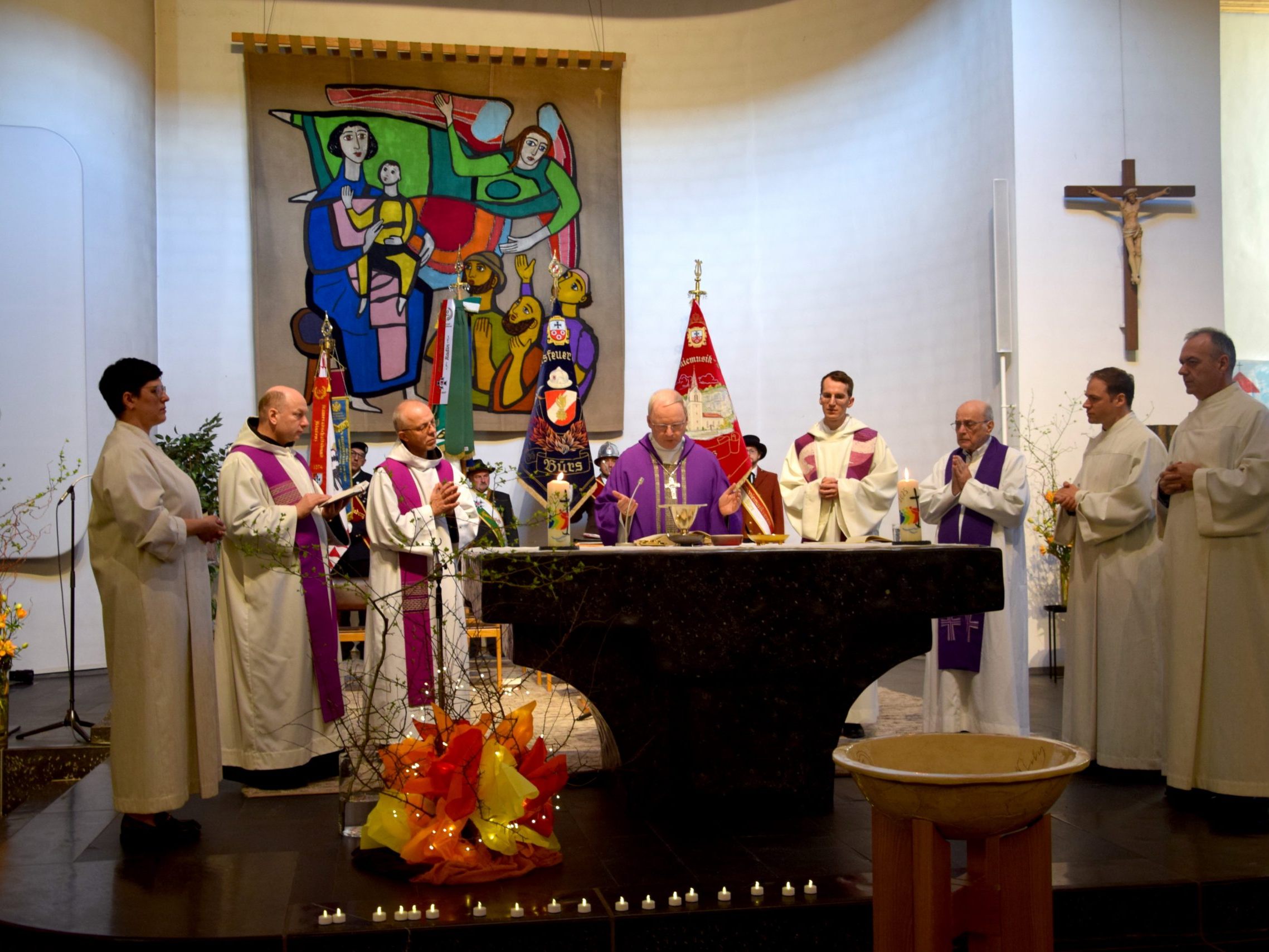 Messfeier anlässlich der Bischofsvisitation in der Friedenskirche Bürs