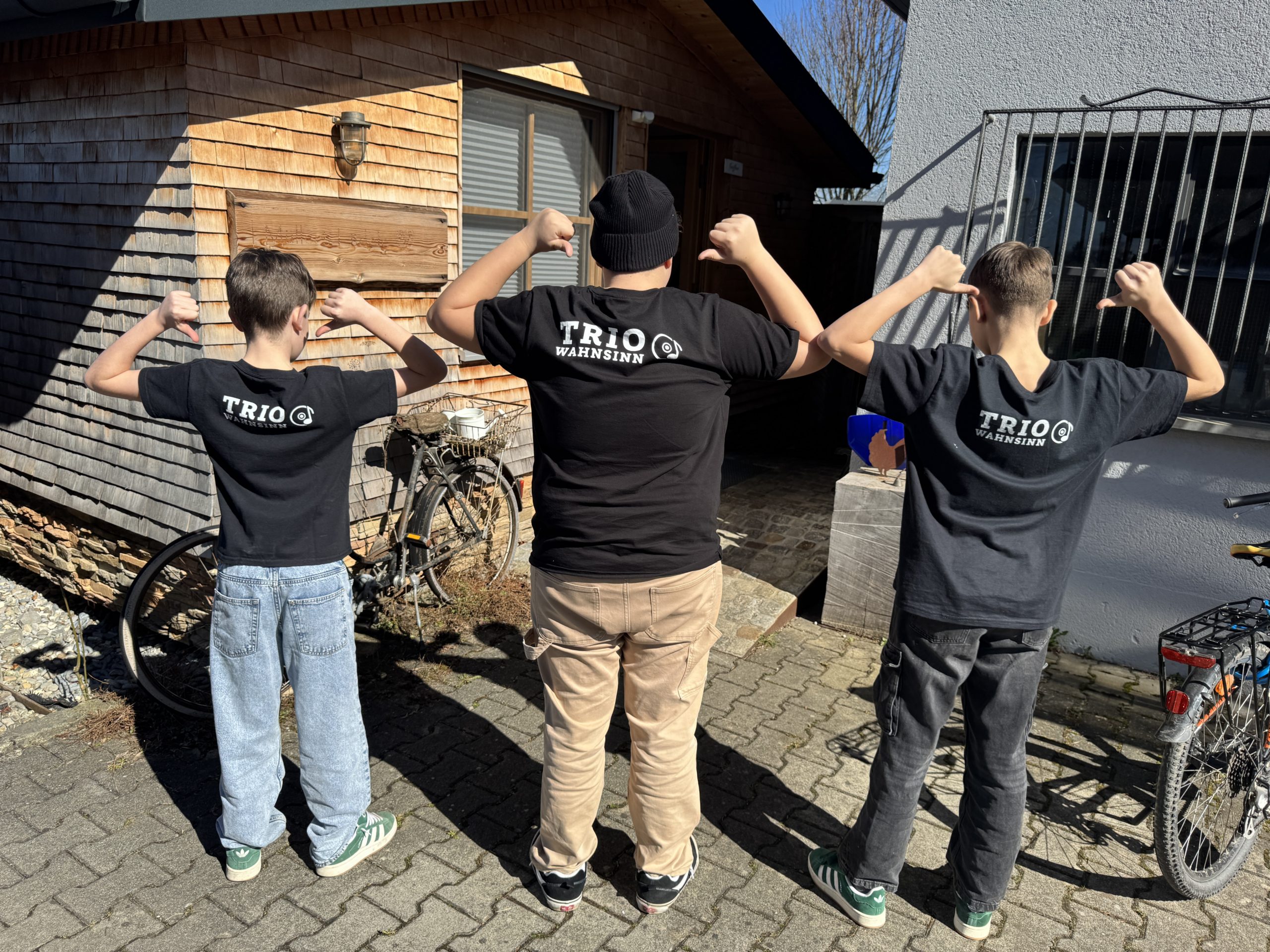 Der Merch von Trio-Wahnsinn. Der Merch von Trio-Wahnsinn.