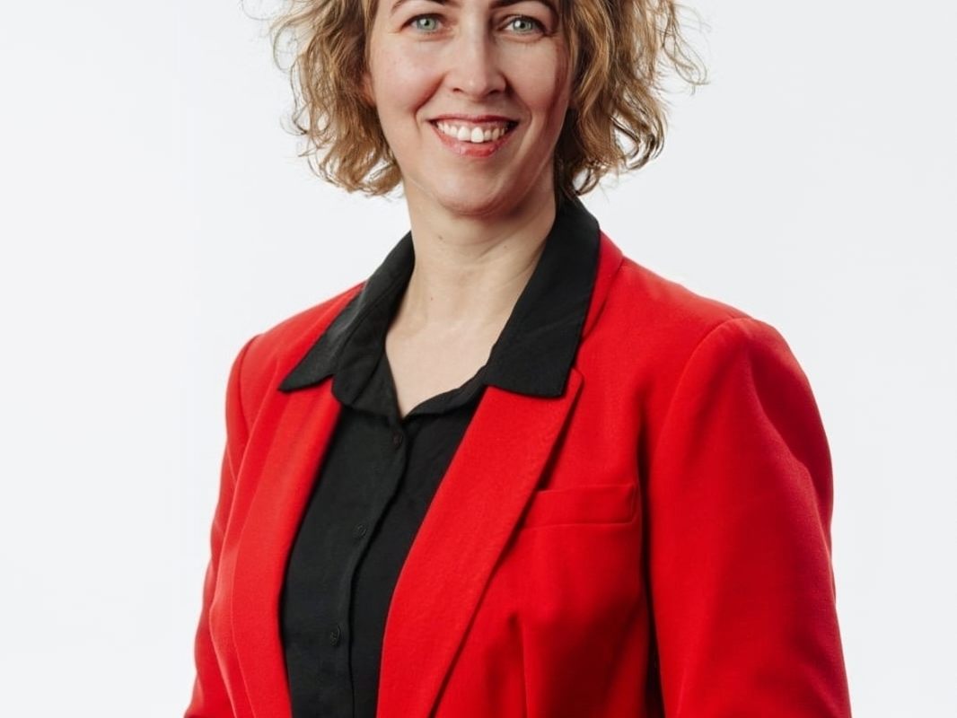 Angelika Mayr, Bürgermeisterkandidatin für Gaißau, setzt auf neue Impulse, soziale Gerechtigkeit und eine starke Gemeinschaft.