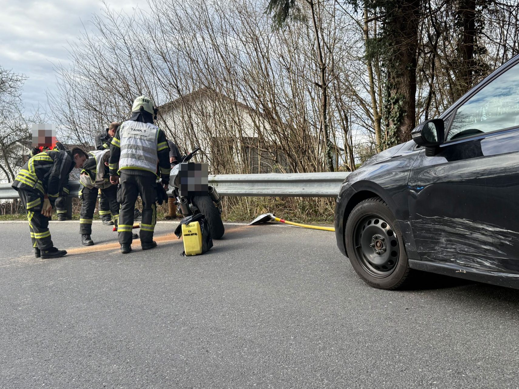 Ein 26-Jähriger wurde bei einem Motorradunfall in Lochau verletzt.
