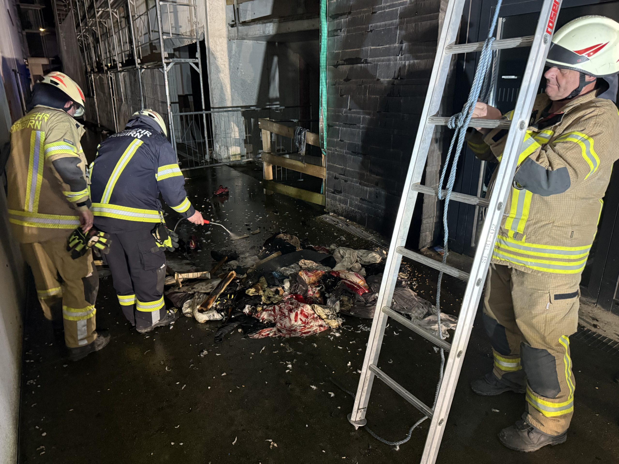 Zwei Personen ins LKH nach Brand in Dornbirner Wohnung Zwei Personen ins LKH nach Brand in Dornbirner Wohnung
