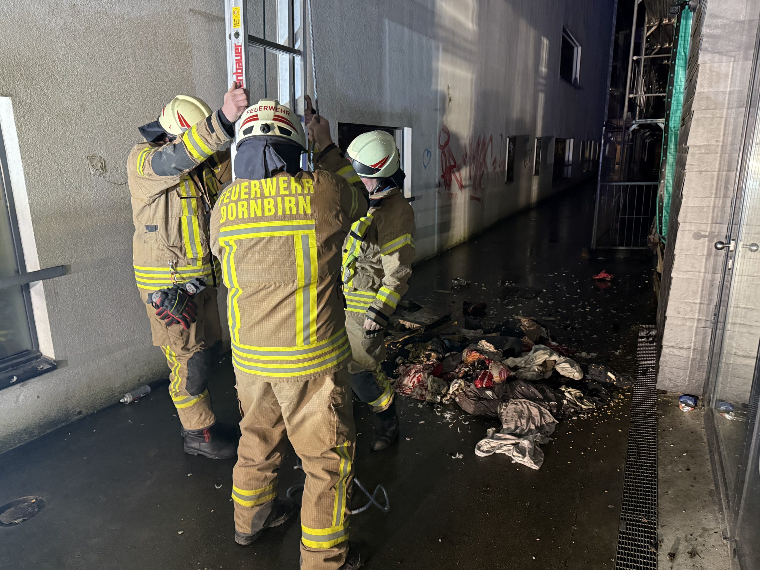 Zwei Personen ins LKH nach Brand in Dornbirner Wohnung Zwei Personen ins LKH nach Brand in Dornbirner Wohnung