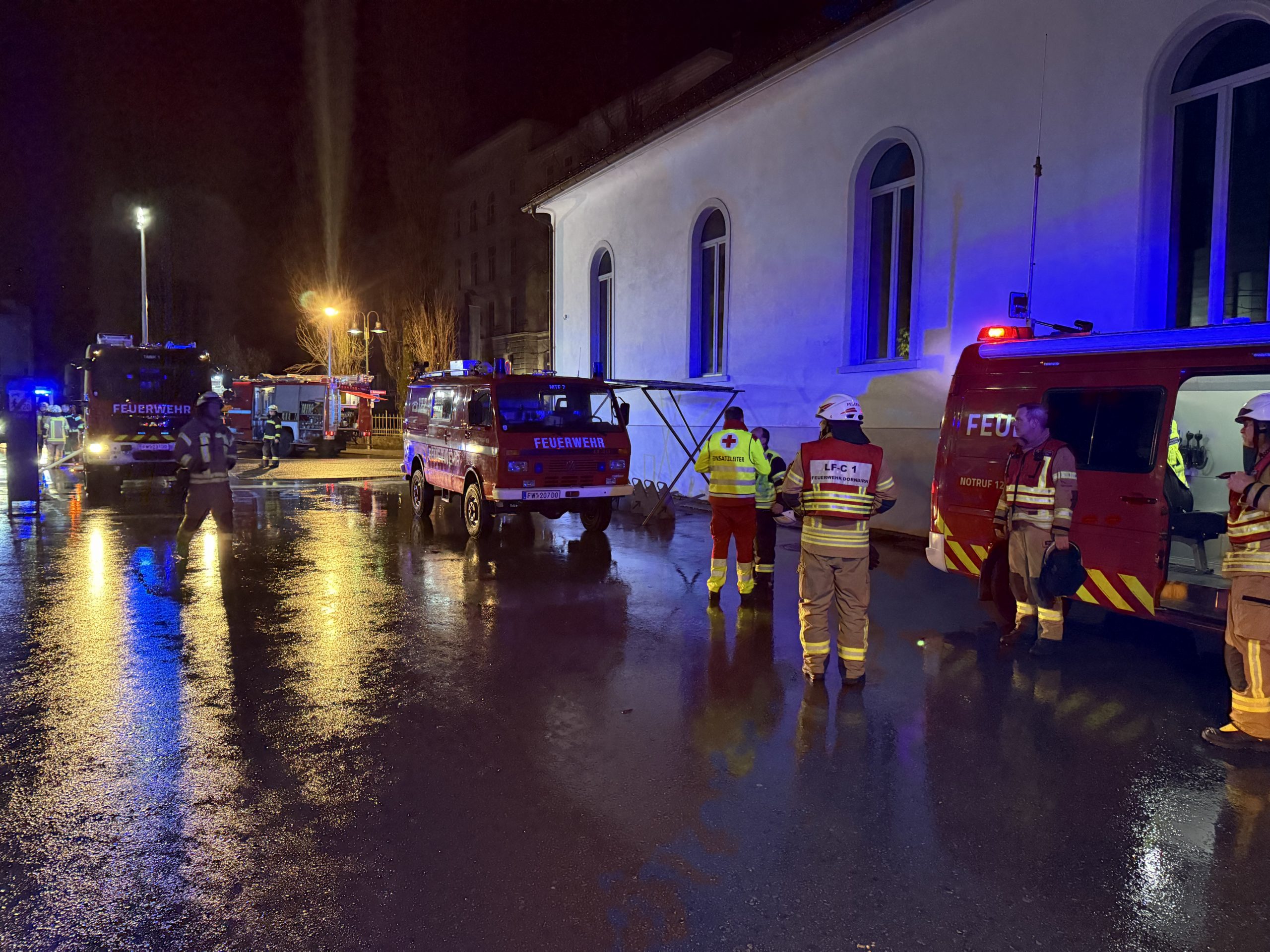 Zwei Personen ins LKH nach Brand in Dornbirner Wohnung Zwei Personen ins LKH nach Brand in Dornbirner Wohnung
