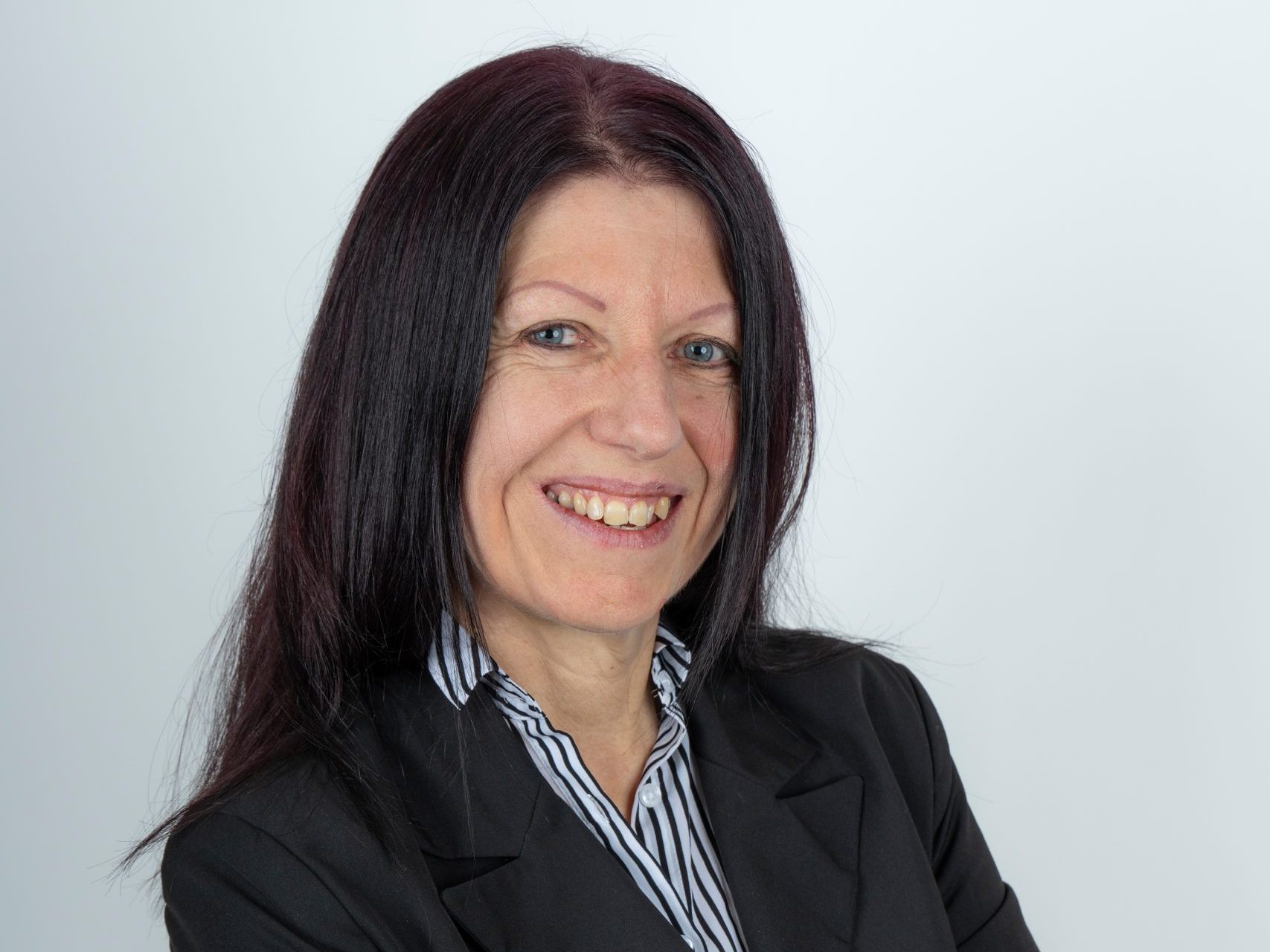 Sonja Bereuter, FPÖ-Bürgermeisterkandidatin für Wolfurt, setzt sich für soziale Gerechtigkeit, eine verantwortungsvolle Finanzpolitik und das Wohl der älteren Generation ein.