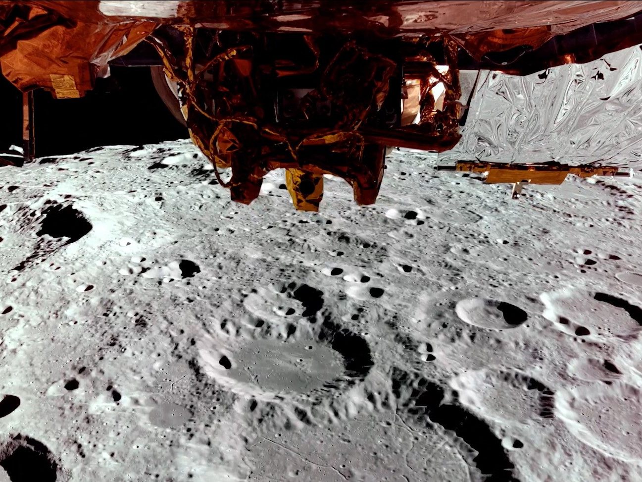 Dieses Bild der Mondoberfläche wurde vom "Blue Ghost"-Lander der Firma Firefly Aerospace am 24 Februar 2025 auf seiner dritten Mondumrundung aufgenommen. Dieses Bild der Mondoberfläche wurde vom "Blue Ghost"-Lander der Firma Firefly Aerospace am 24 Februar 2025 auf seiner dritten Mondumrundung aufgenommen.