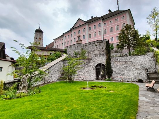 Der Schlosspark öffnet ab Samstag, 29. März, wieder seine Tore für Erholungssuchende.