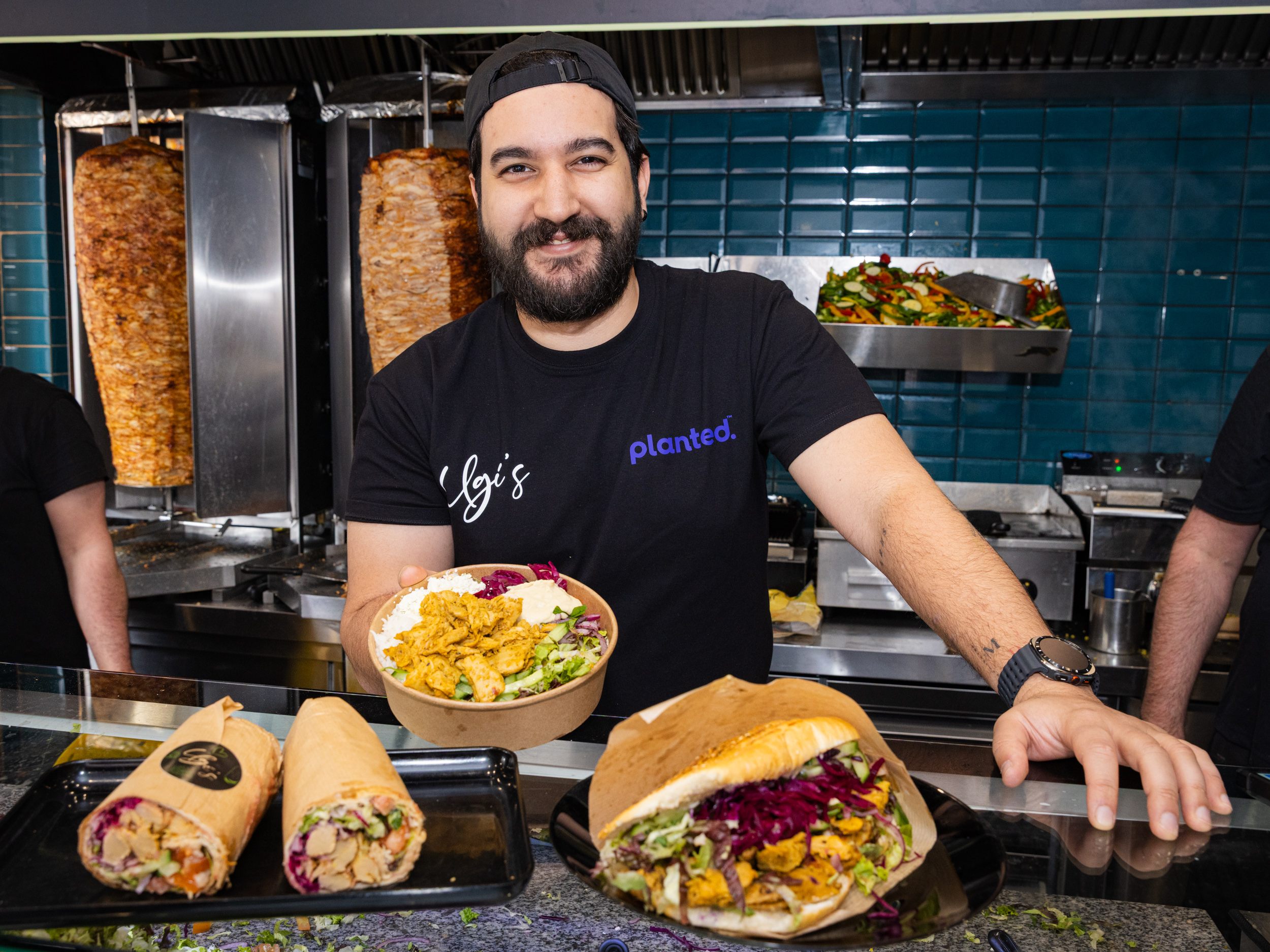 Vegane Planted-Döner, Wraps und Bowls gibt es ab sofort bei Ugi´s Gemüsedöner.