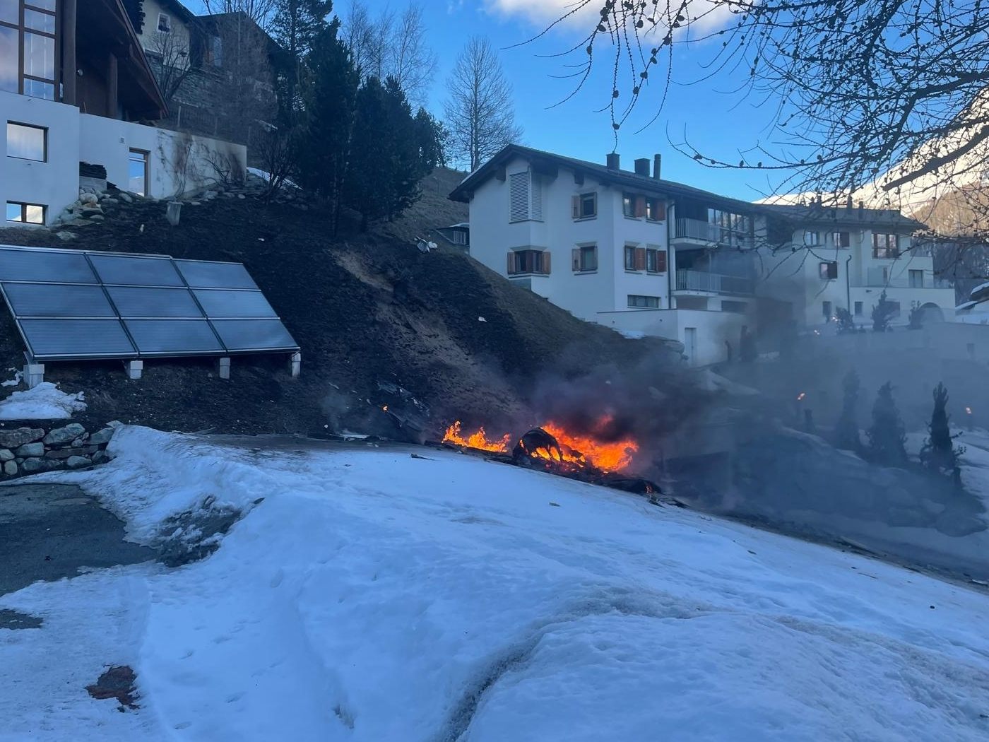 Im Schweizer Hochtal Engadin ist ein Kleinflugzeug abgestürzt. Im Schweizer Hochtal Engadin ist ein Kleinflugzeug abgestürzt.