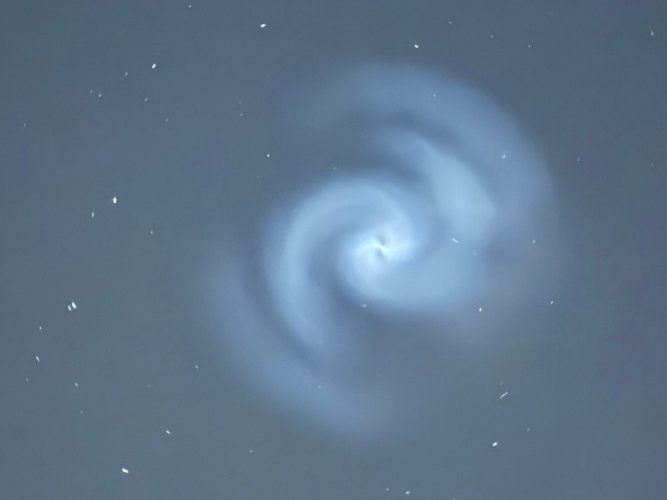 Die Sichtung eines Spiralwirbels am Nachthimmel über Österreich sorgte für wilde Spekulationen. Die Sichtung eines Spiralwirbels am Nachthimmel über Österreich sorgte für wilde Spekulationen.
