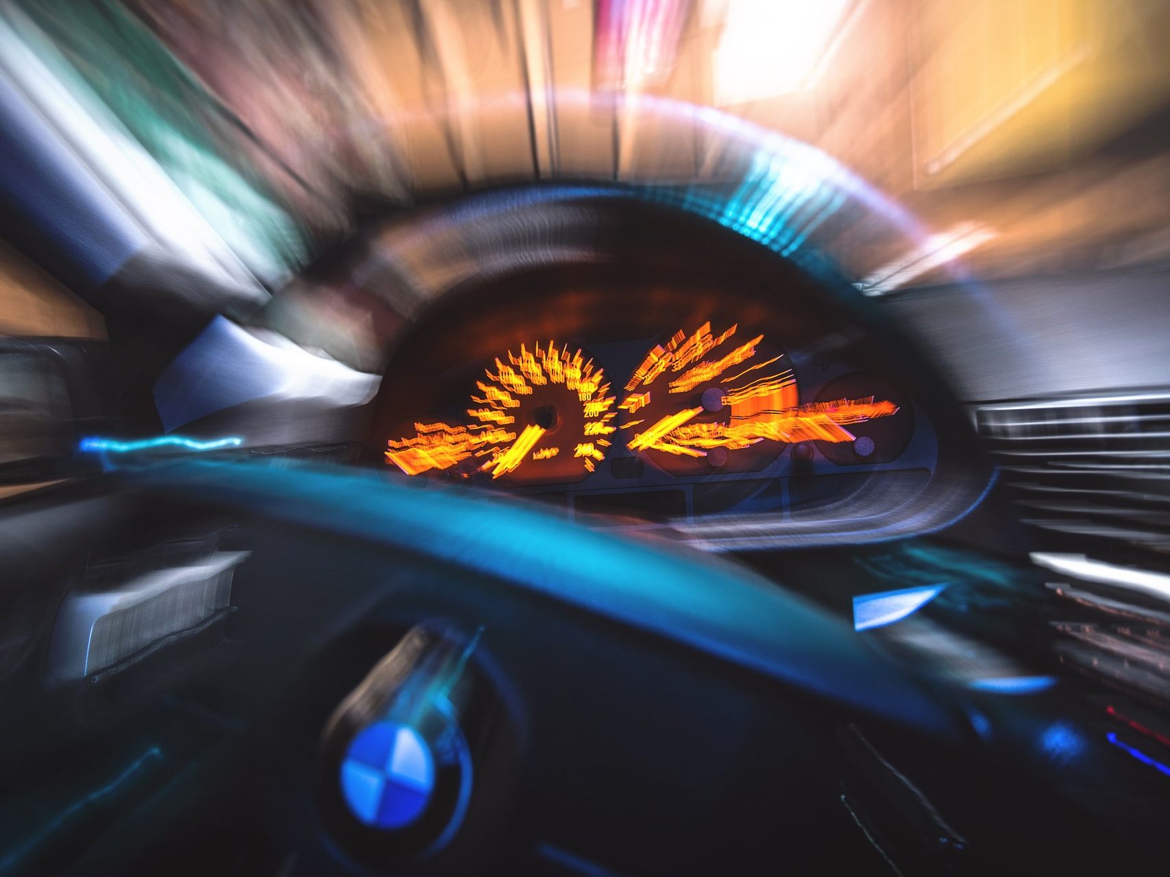 Zwei Pkw-Lenker wurden bei dem Unfall verletzt.
