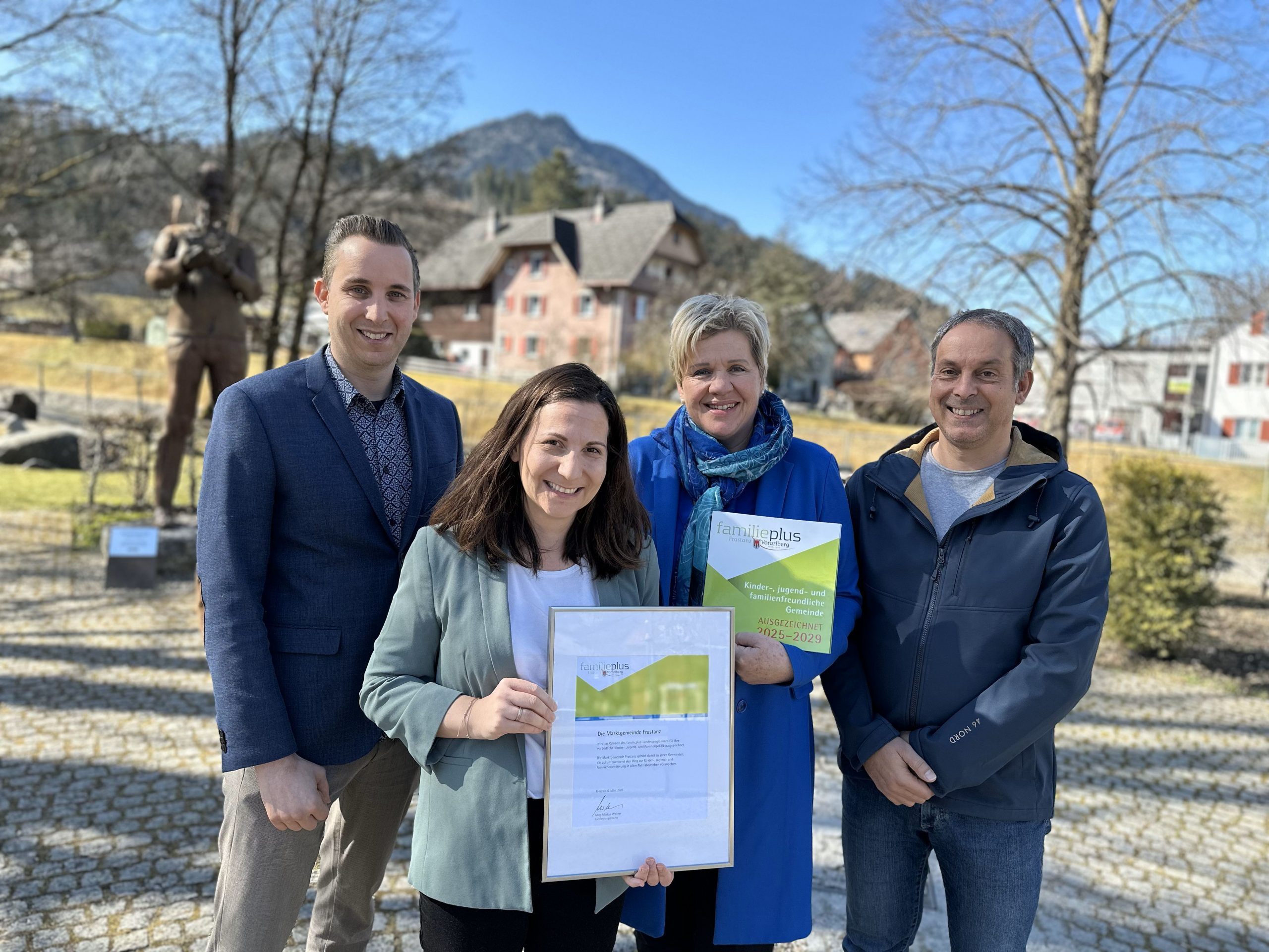: (von links nach rechts) Amtsleiter Christian Neyer, Gemeinderätin Andrea Lins-Gabriel, Vizebürgermeisterin Michaela Gort und Rathaus-Mitarbeiter Michael Seidler. : (von links nach rechts) Amtsleiter Christian Neyer, Gemeinderätin Andrea Lins-Gabriel, Vizebürgermeisterin Michaela Gort und Rathaus-Mitarbeiter Michael Seidler.