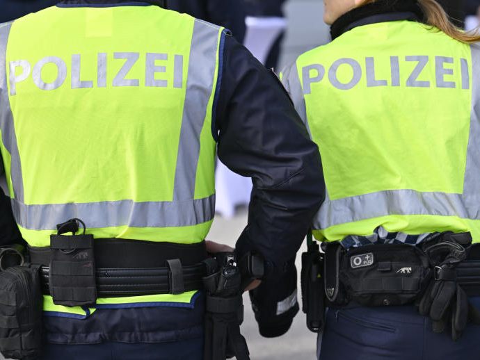 Rechtsextreme Straftaten sind um fast ein Viertel gestiegen.