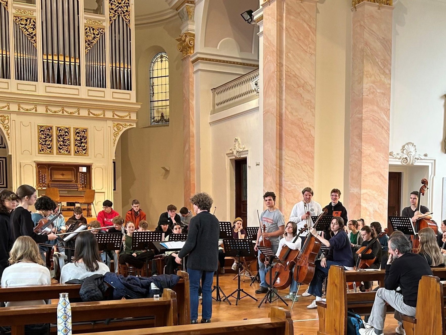 Die Proben finden in der Pfarrkirche statt. Die Proben finden in der Pfarrkirche statt.