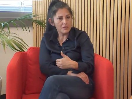 Die Mutter der Wiener IS-Rückkehrerin Evelyn T. übt Kritik an der Unterbringung des 7-Jährigen beim Jugendamt.