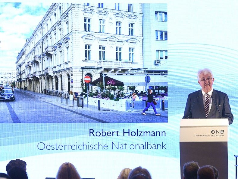 Robert Holzmann.