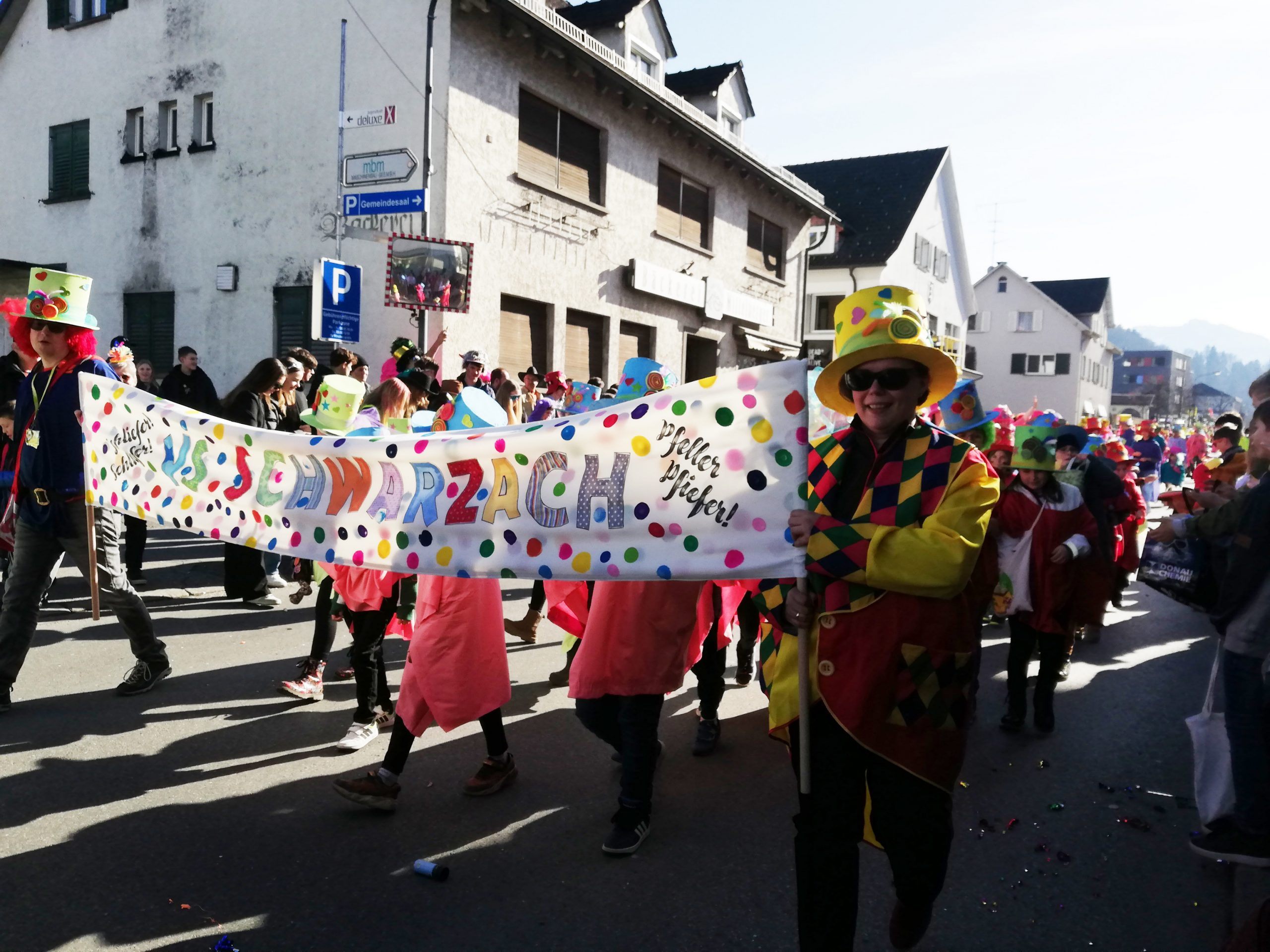 VOL.AT berichtet live vom Faschingsumzug in Schwarzach.