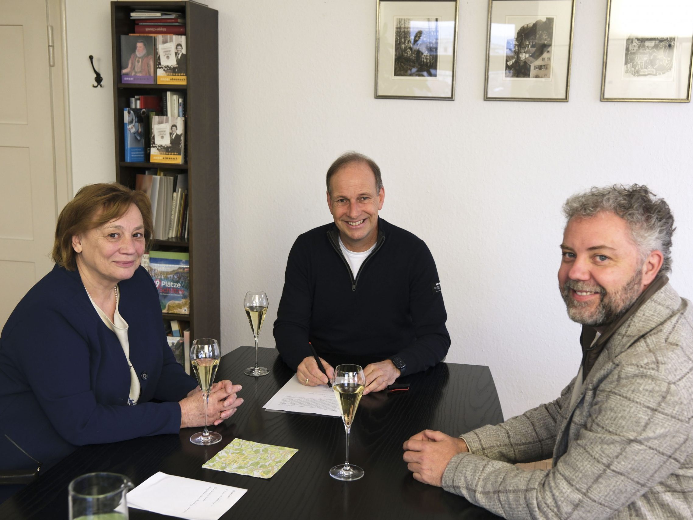 v. l. Obfrau Elisabeth Schmid, Bürgermeister Dieter Egger, Obfrau-Stellvertreter Rene Glatthaar v. l. Obfrau Elisabeth Schmid, Bürgermeister Dieter Egger, Obfrau-Stellvertreter Rene Glatthaar