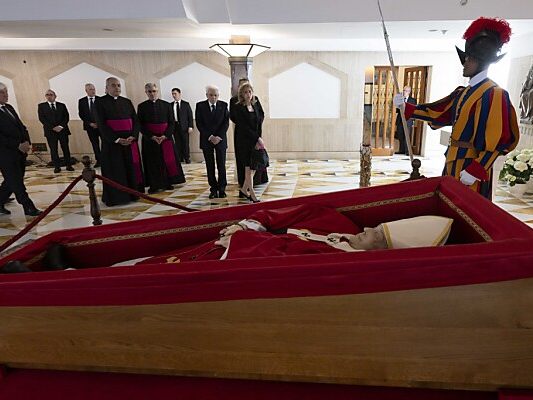 Papst Franziskus wird ab Mittwoch im Petersdom aufgebahrt