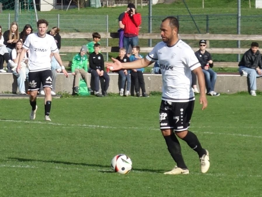 Paulo De Souza und seine Teamkollegen vom FC Rotenberg fordern am Samstag den FC Egg. Paulo De Souza und seine Teamkollegen vom FC Rotenberg fordern am Samstag den FC Egg.