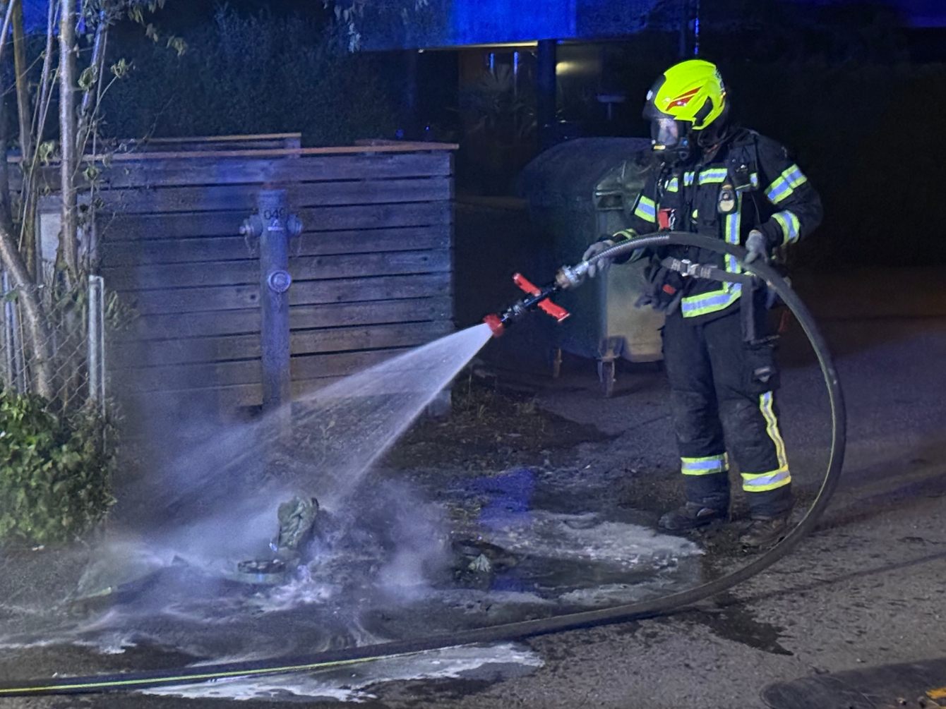 Brand mehrerer Mülleimer in der Nacht von Samstag auf Sonntag.