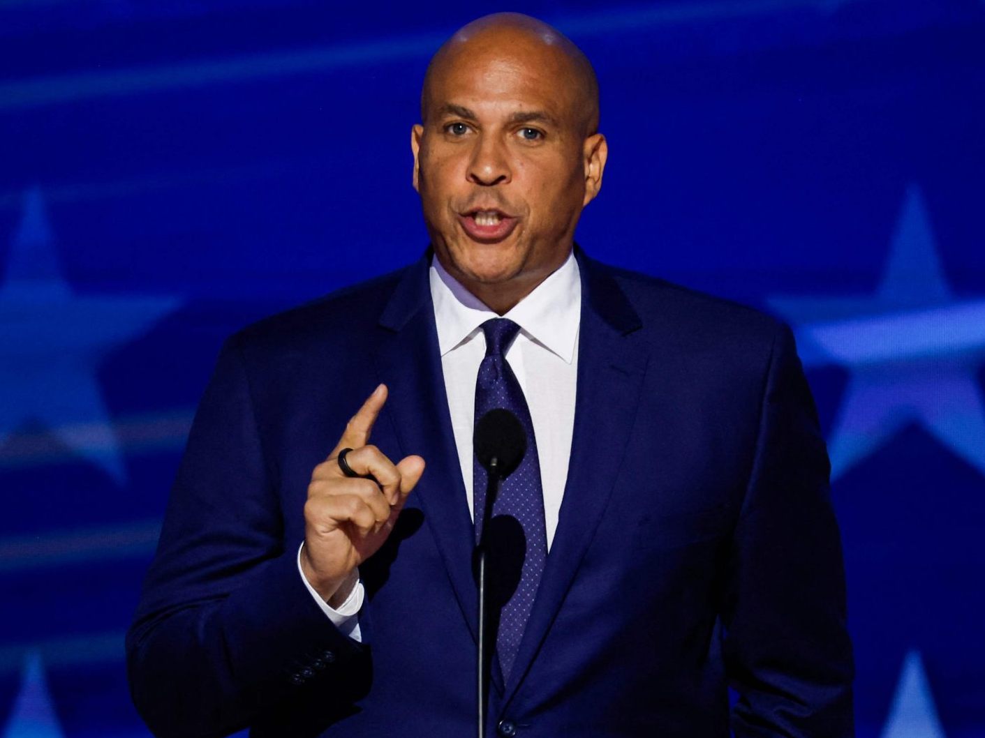 Filibuster: US-Senator Booker hält Dauerrede gegen Trumps Politik. Filibuster: US-Senator Booker hält Dauerrede gegen Trumps Politik.