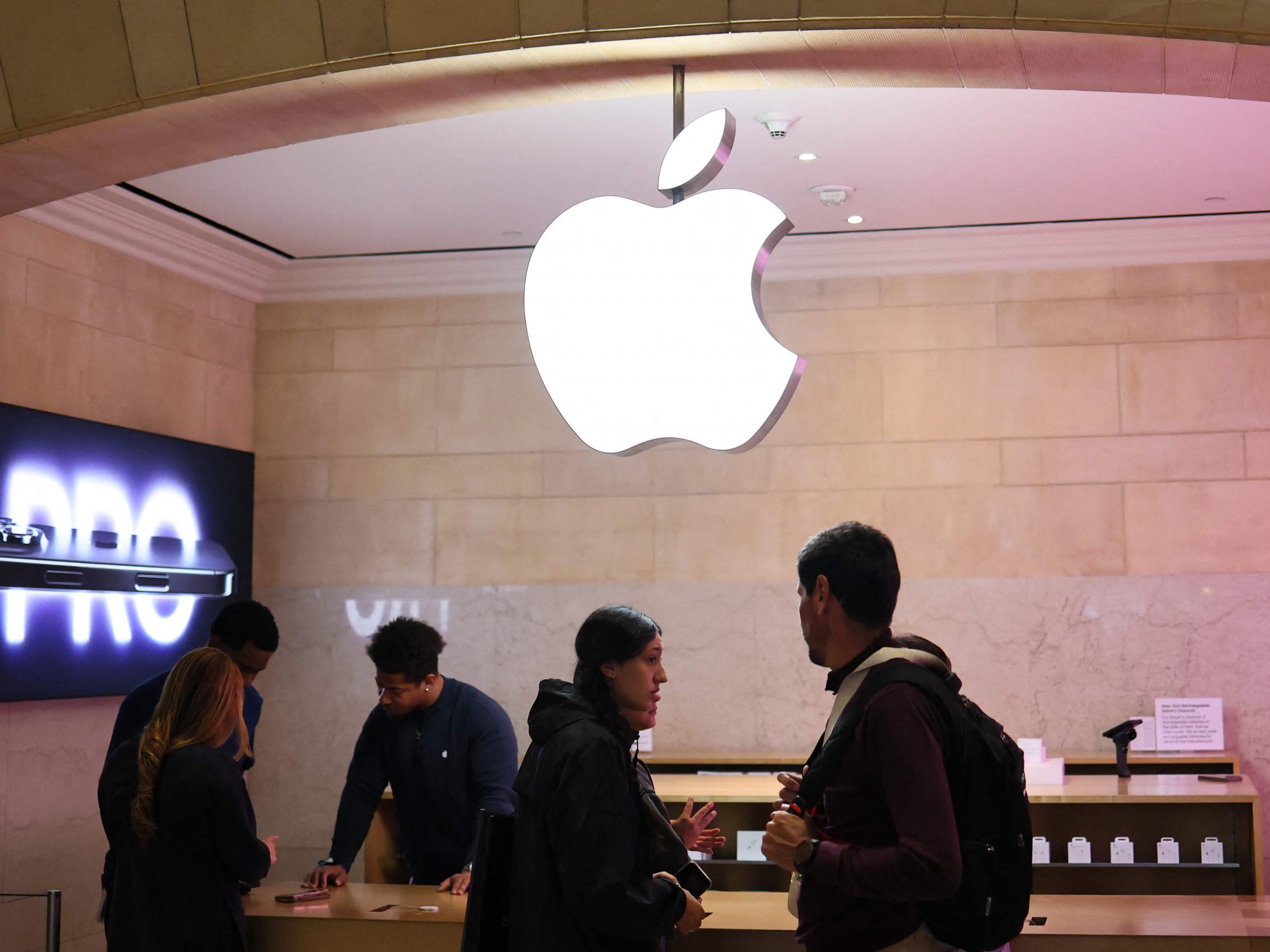 Der Zollkrieg des US-Präsidenten schadet Apple enorm. Die Aktie des Konzerns verlor rund ein Fünftel ihres Werts. Der Zollkrieg des US-Präsidenten schadet Apple enorm. Die Aktie des Konzerns verlor rund ein Fünftel ihres Werts.