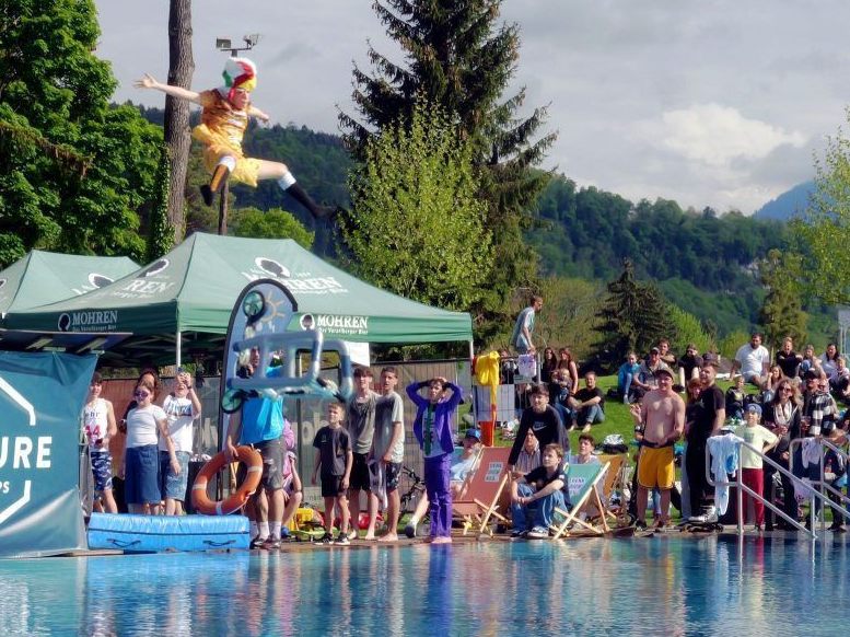 Spektakuläre Jumps lockten viele Besucher zum Sprungtag ins Waldbad Feldkirch.