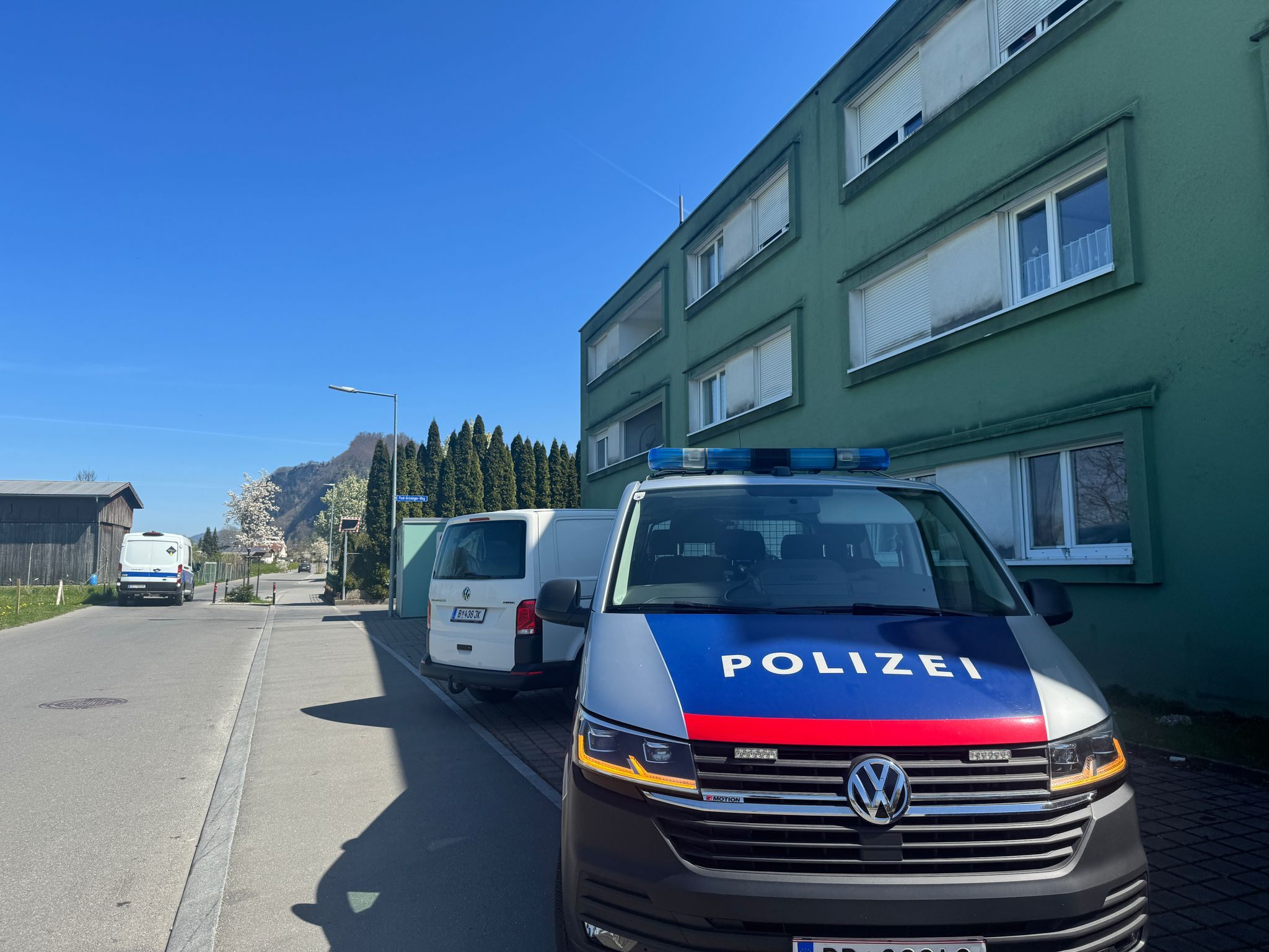 Am Freitag wurden die Einsatzkräfte zu einem Balkonbrand in Hohenems gerufen. Am Freitag wurden die Einsatzkräfte zu einem Balkonbrand in Hohenems gerufen.