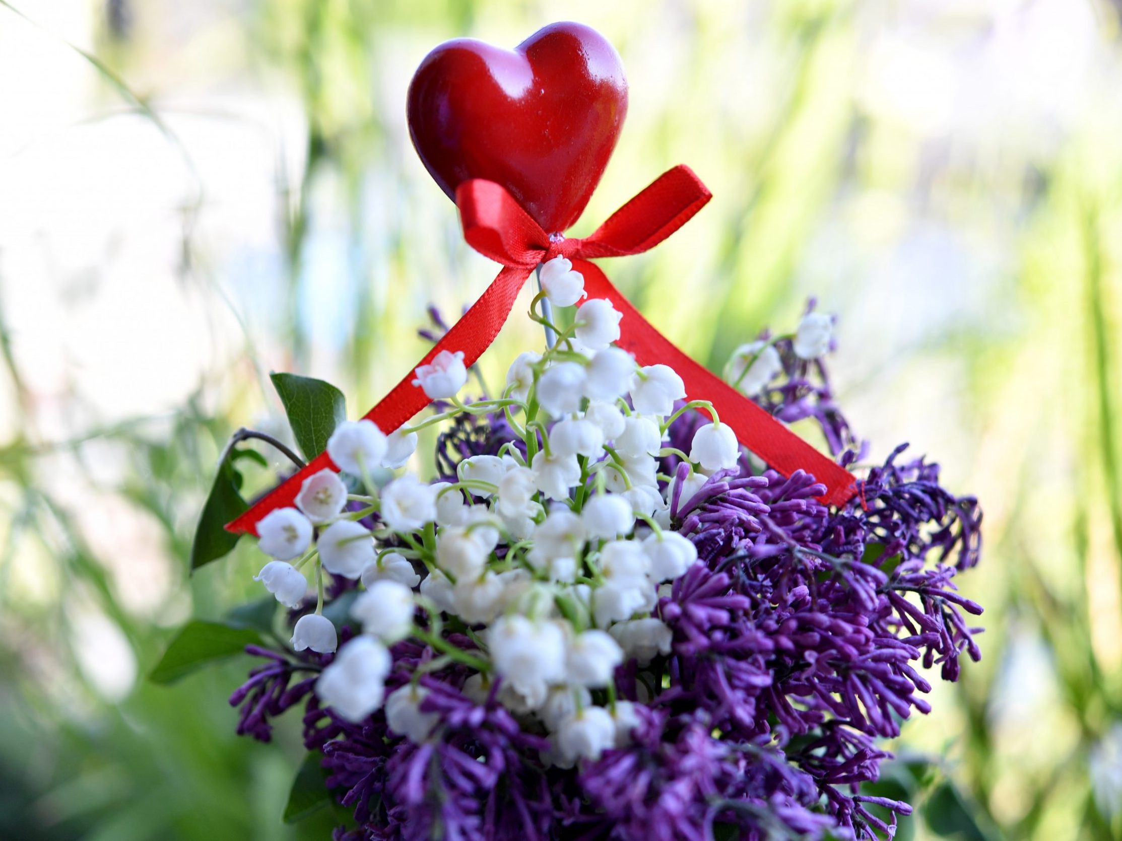 7 von 10 Österreichern wollen zum Muttertag etwas schenken.