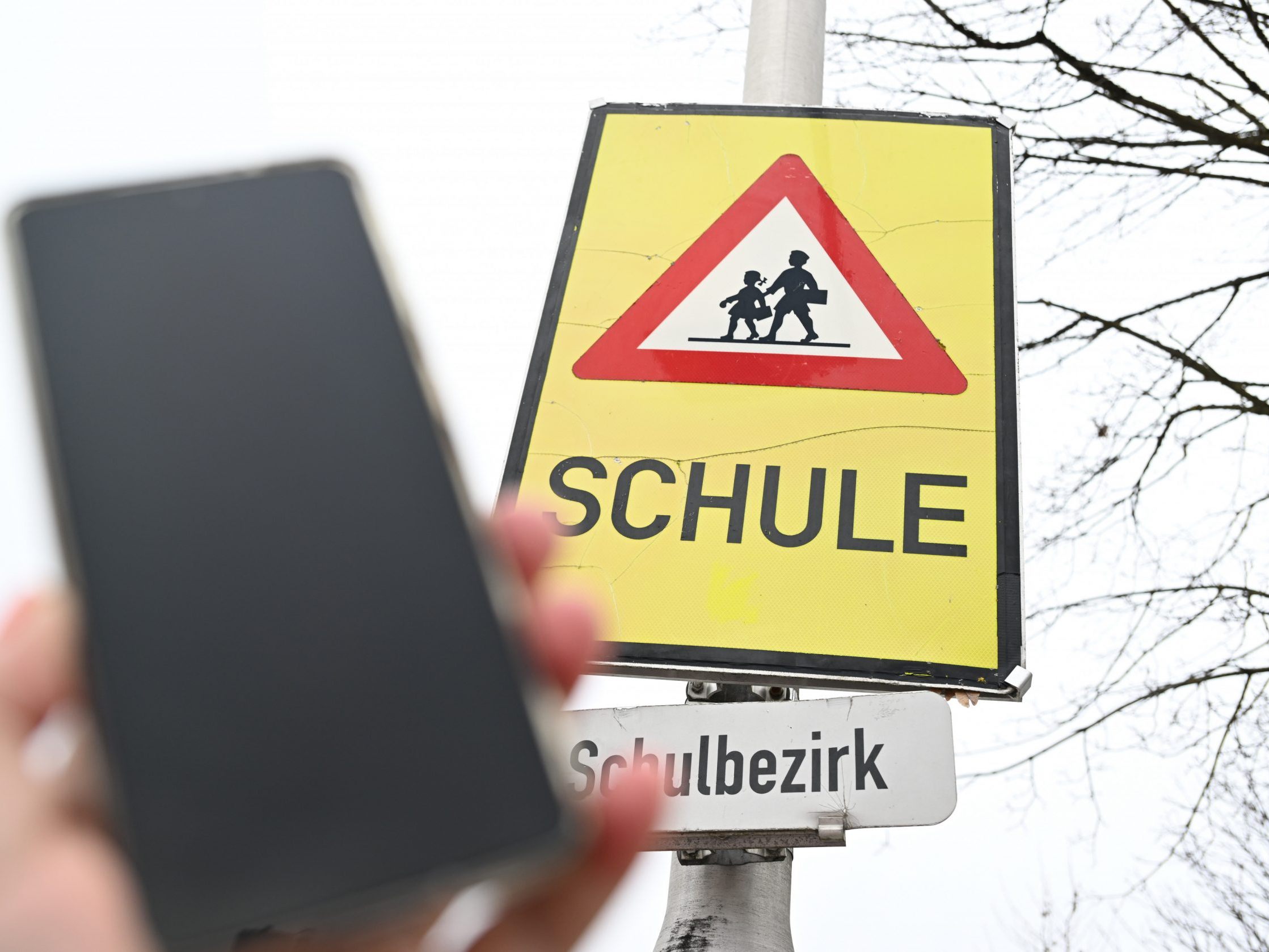 Ab 1. Mai gilt das Handyverbot an Schulen. Ab 1. Mai gilt das Handyverbot an Schulen.