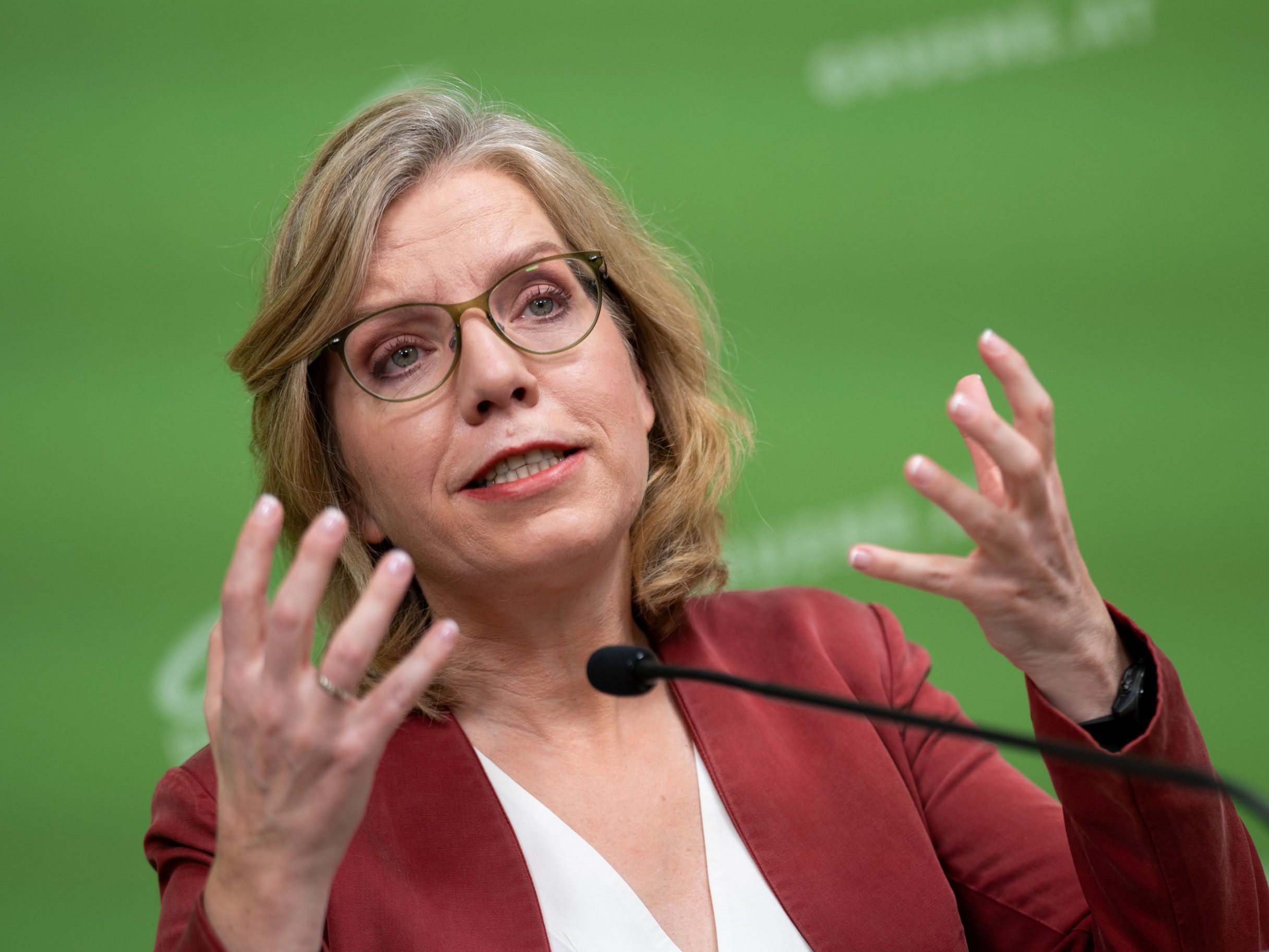 Ex-Umweltministerin Leonore Gewessler will Bundessprecherin der Grünen werden. Ex-Umweltministerin Leonore Gewessler will Bundessprecherin der Grünen werden.