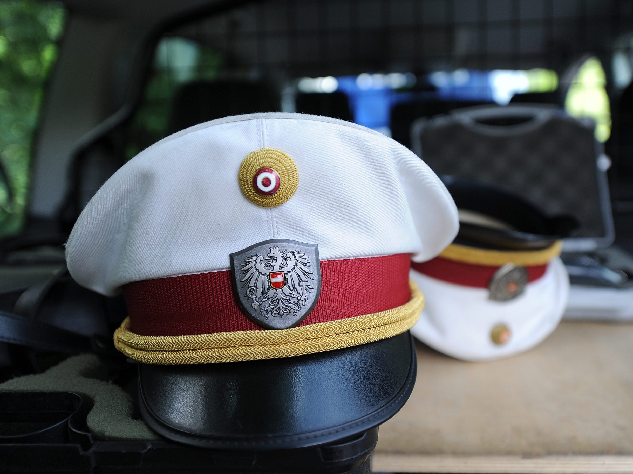 Die Todesursache der beiden Personen ist noch unklar, Ermittlungen laufen. Die Todesursache der beiden Personen ist noch unklar, Ermittlungen laufen.