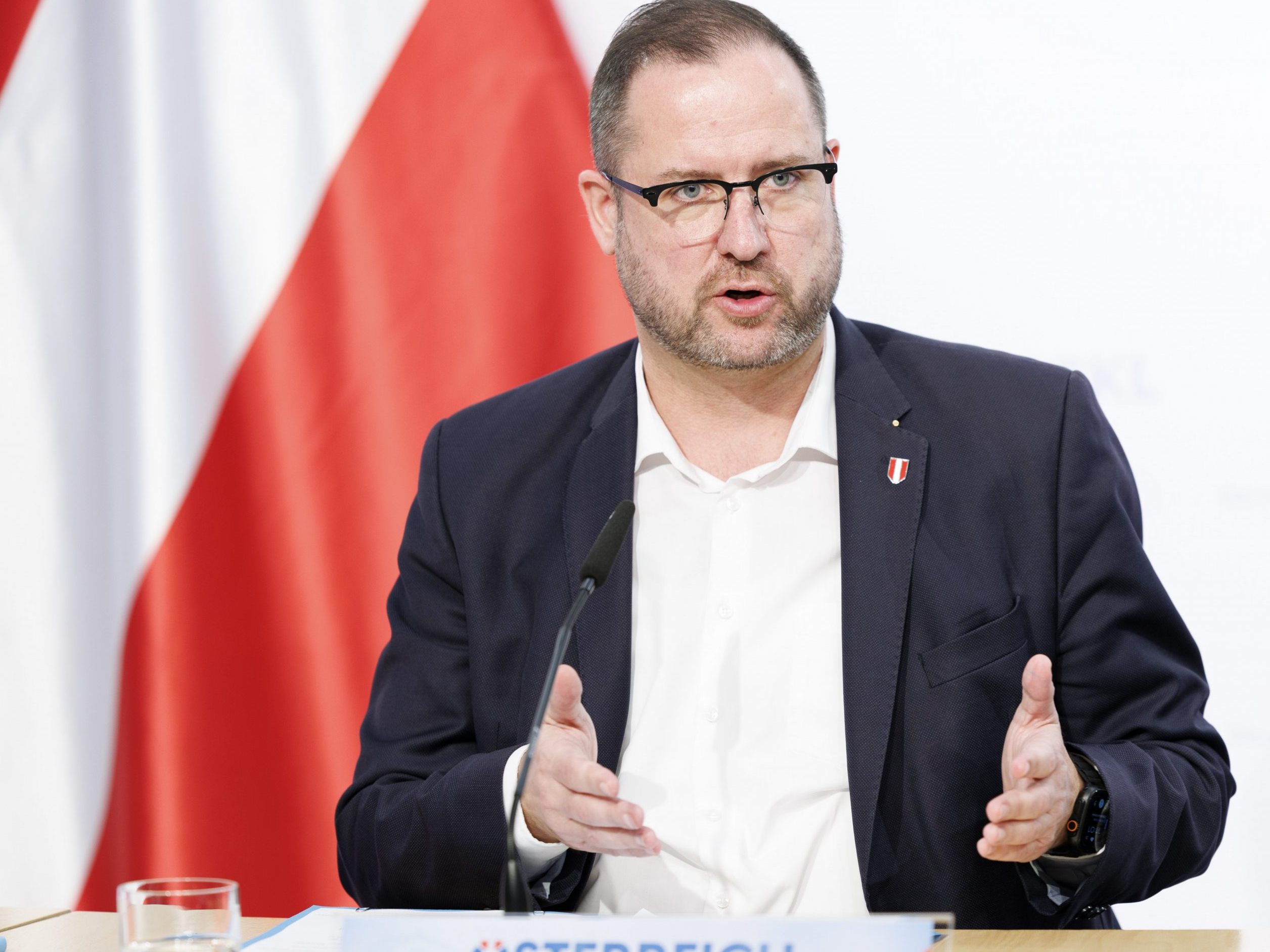"Das Gagenkaisertum im ORF geht munter weiter", meinte FPÖ-Mediensprecher Christian Hafenecker.