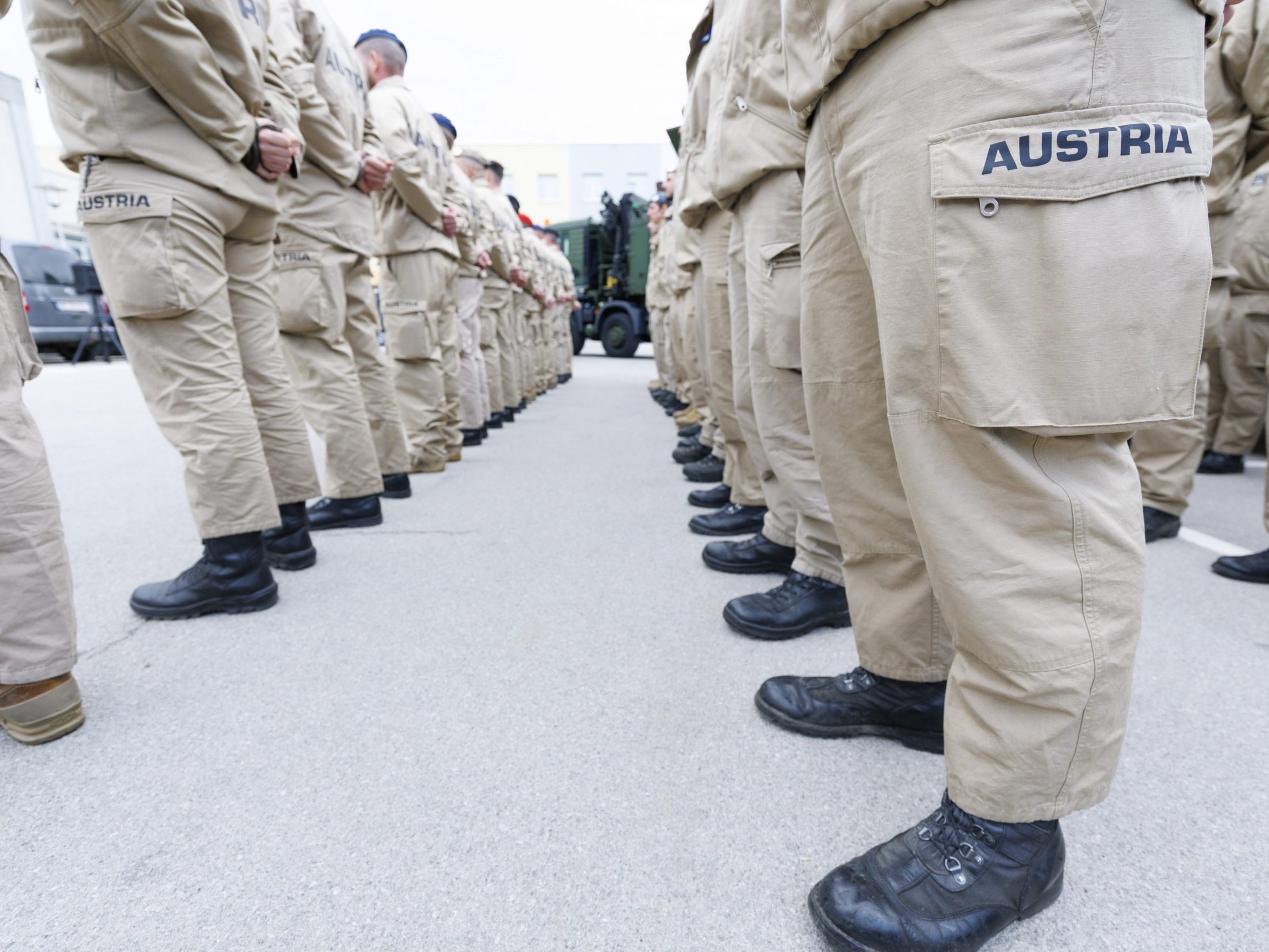 Die Seuchenteppiche an den geöffneten Grenzübergängen in NÖ zur Slowakei wurden bisher vom Straßendienst betreut. Die Seuchenteppiche an den geöffneten Grenzübergängen in NÖ zur Slowakei wurden bisher vom Straßendienst betreut.