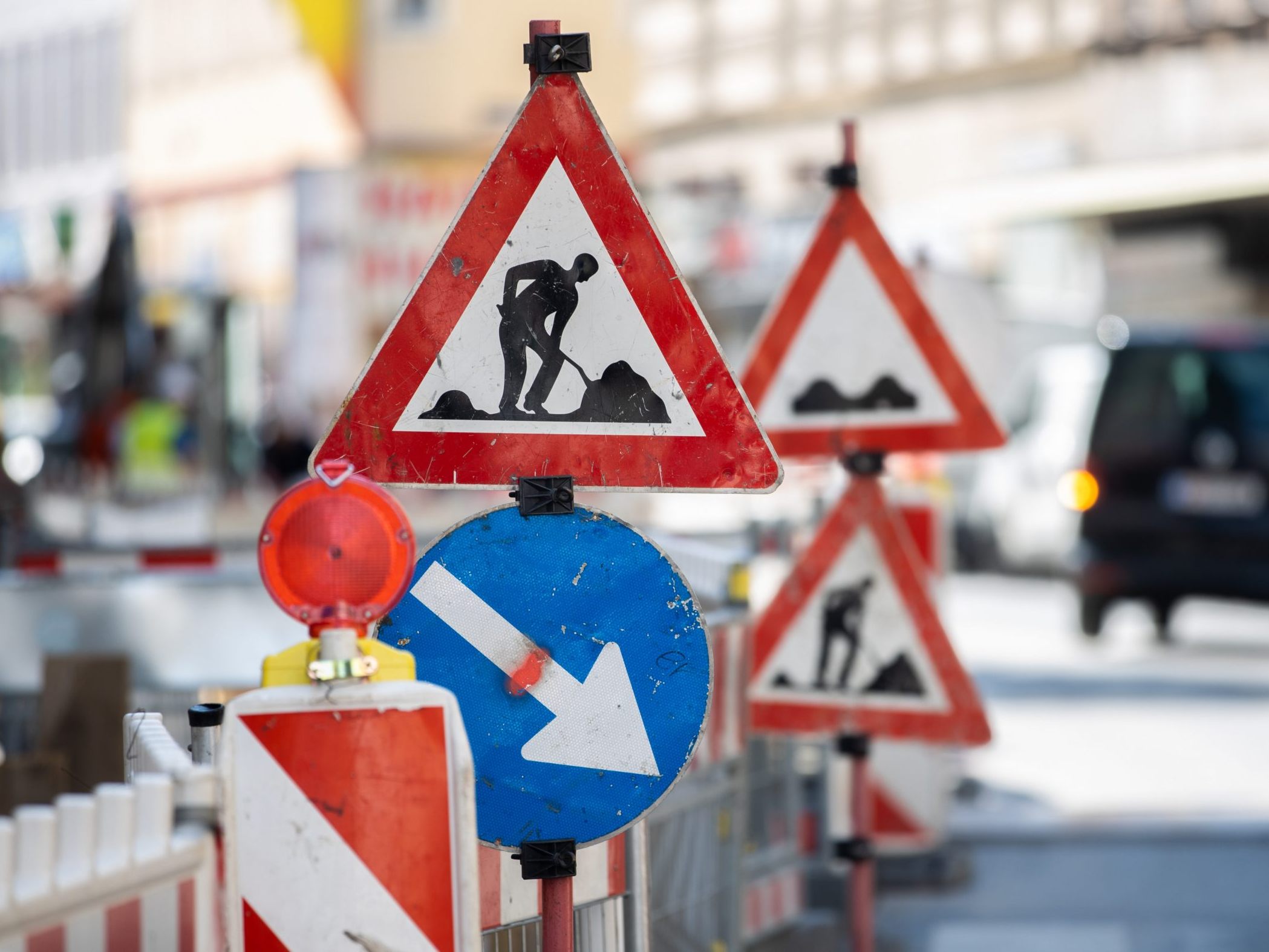 Sanierungsarbeiten in der Schönbrunner Straße. Sanierungsarbeiten in der Schönbrunner Straße.