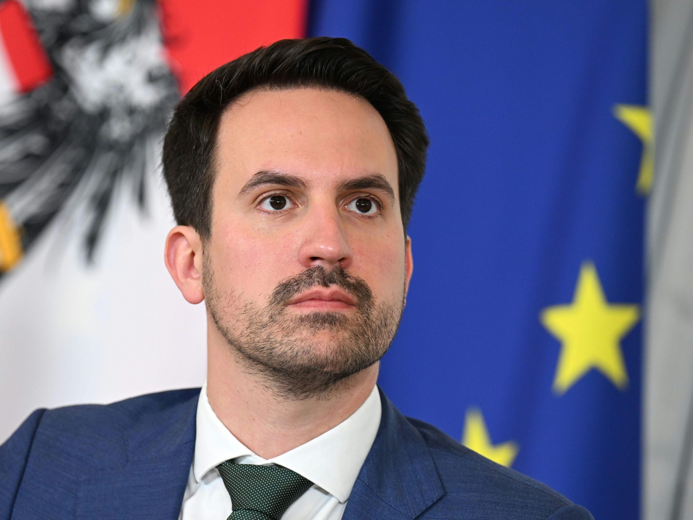 Das Bildungsministerium richtet einen Schulleitungsbeirat ein.