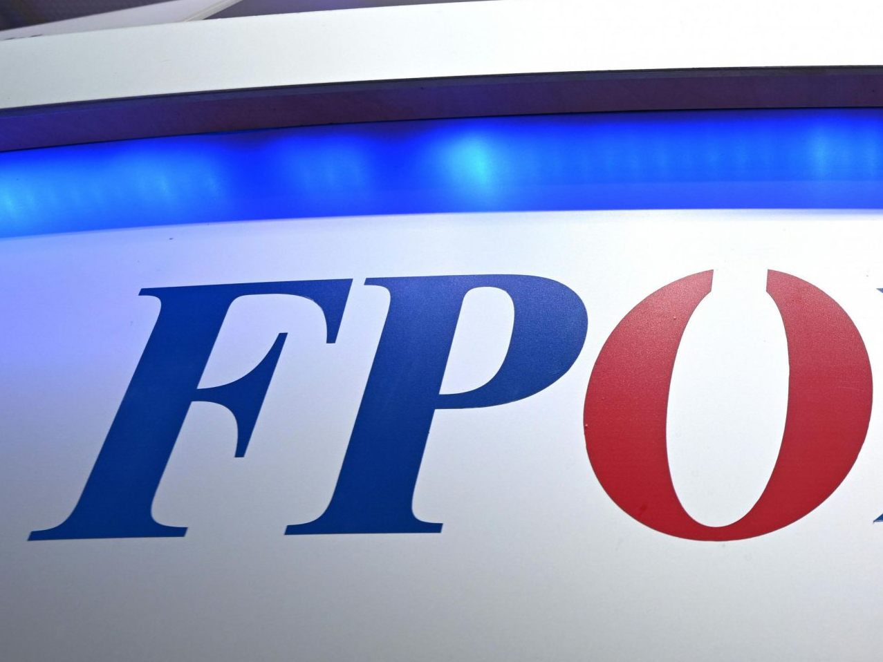 Das FPÖ-Logo wurde mit einem Hakenkreuz versehen.