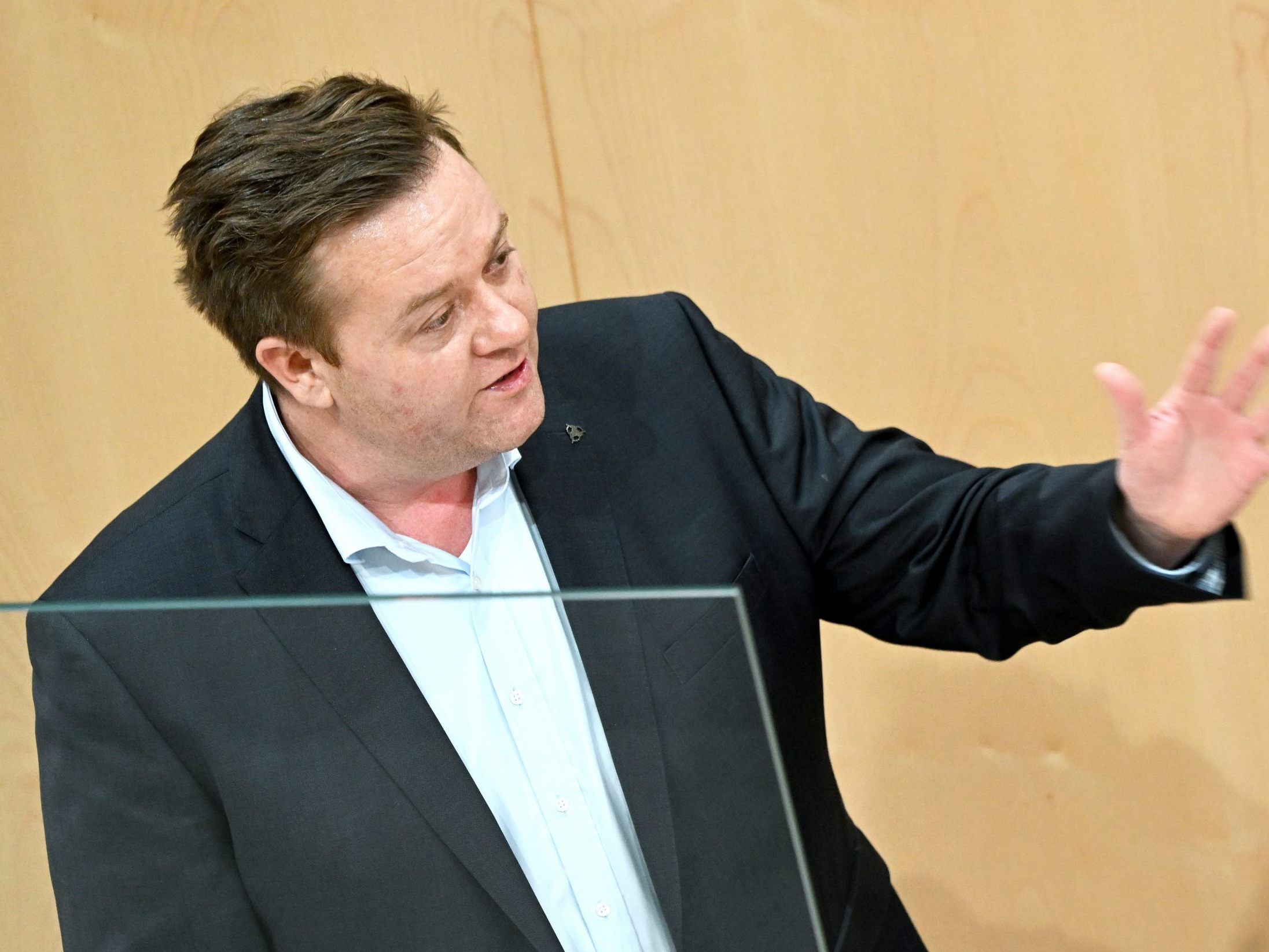 Mario Lindner will zu der verbotenen Budapest Pride reisen.