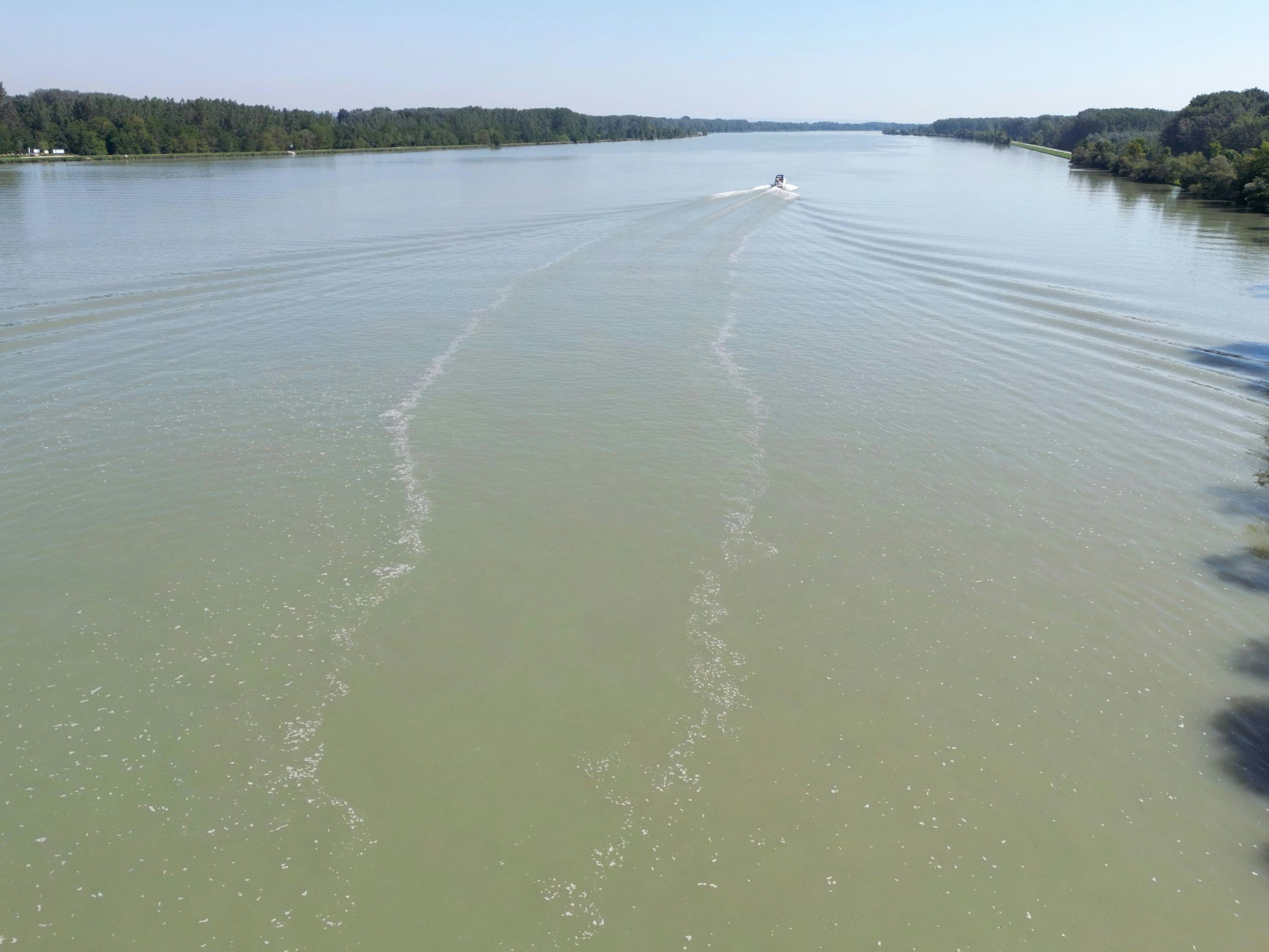 Das Kreuzfahrtschiff auf der Donau war auf der Reise nach Deutschland.