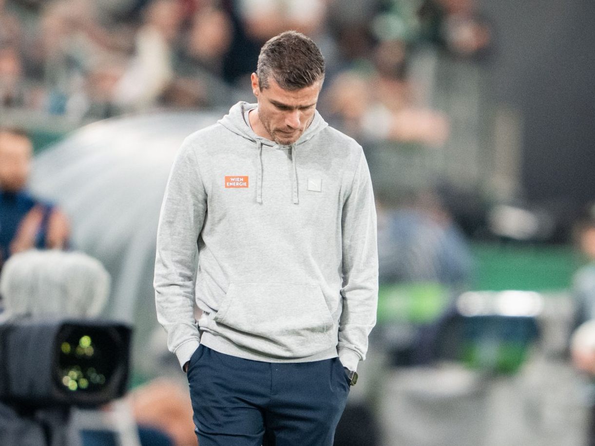Rapid Wien und Trainer Robert Klauß gehen getrennte Wege. Rapid Wien und Trainer Robert Klauß gehen getrennte Wege.