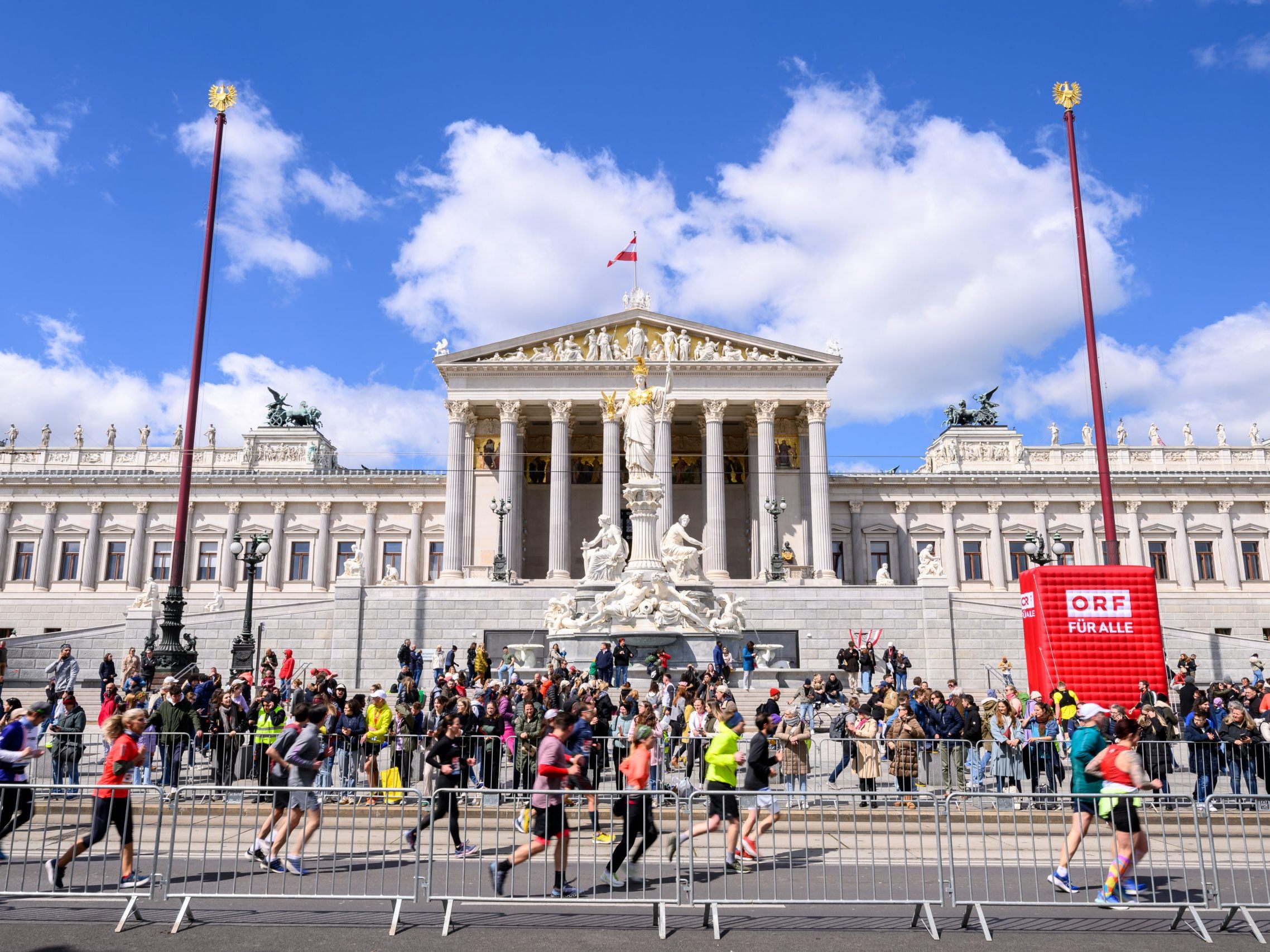 Zwischen Burgtheater und Rathausplatz wartet auf die Marathon-Läufer wieder das Ziel. Zwischen Burgtheater und Rathausplatz wartet auf die Marathon-Läufer wieder das Ziel.