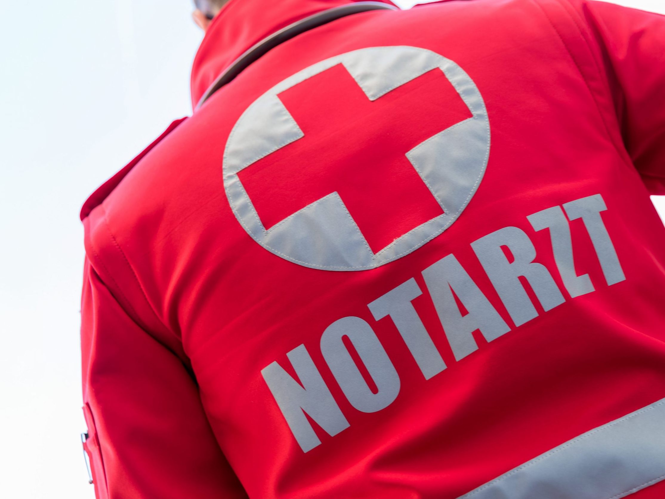 Der Mann starb Polizeiangaben zufolge an Ort und Stelle.