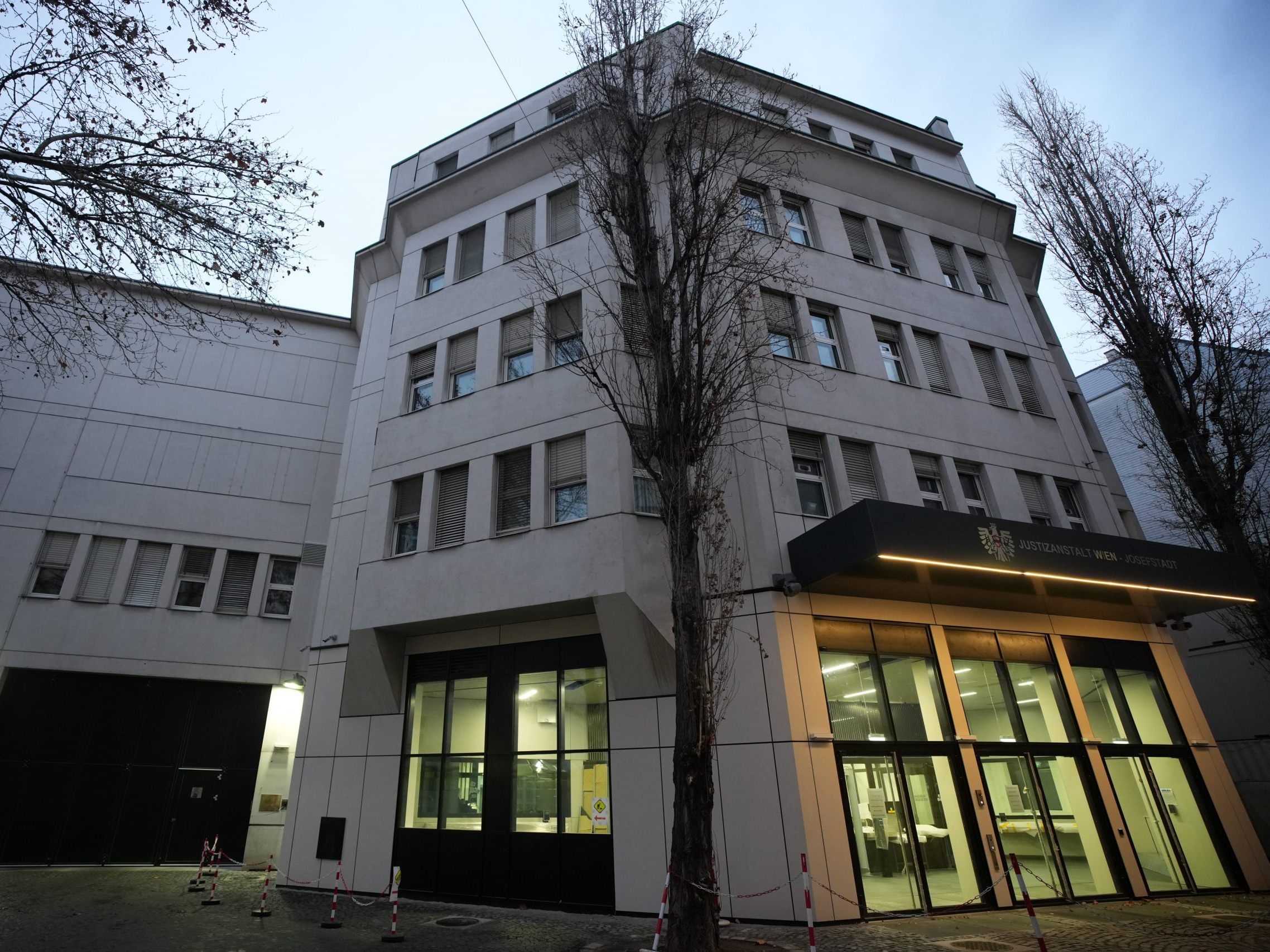 Der Bursche sitzt in der JA Josefstadt in U-Haft.