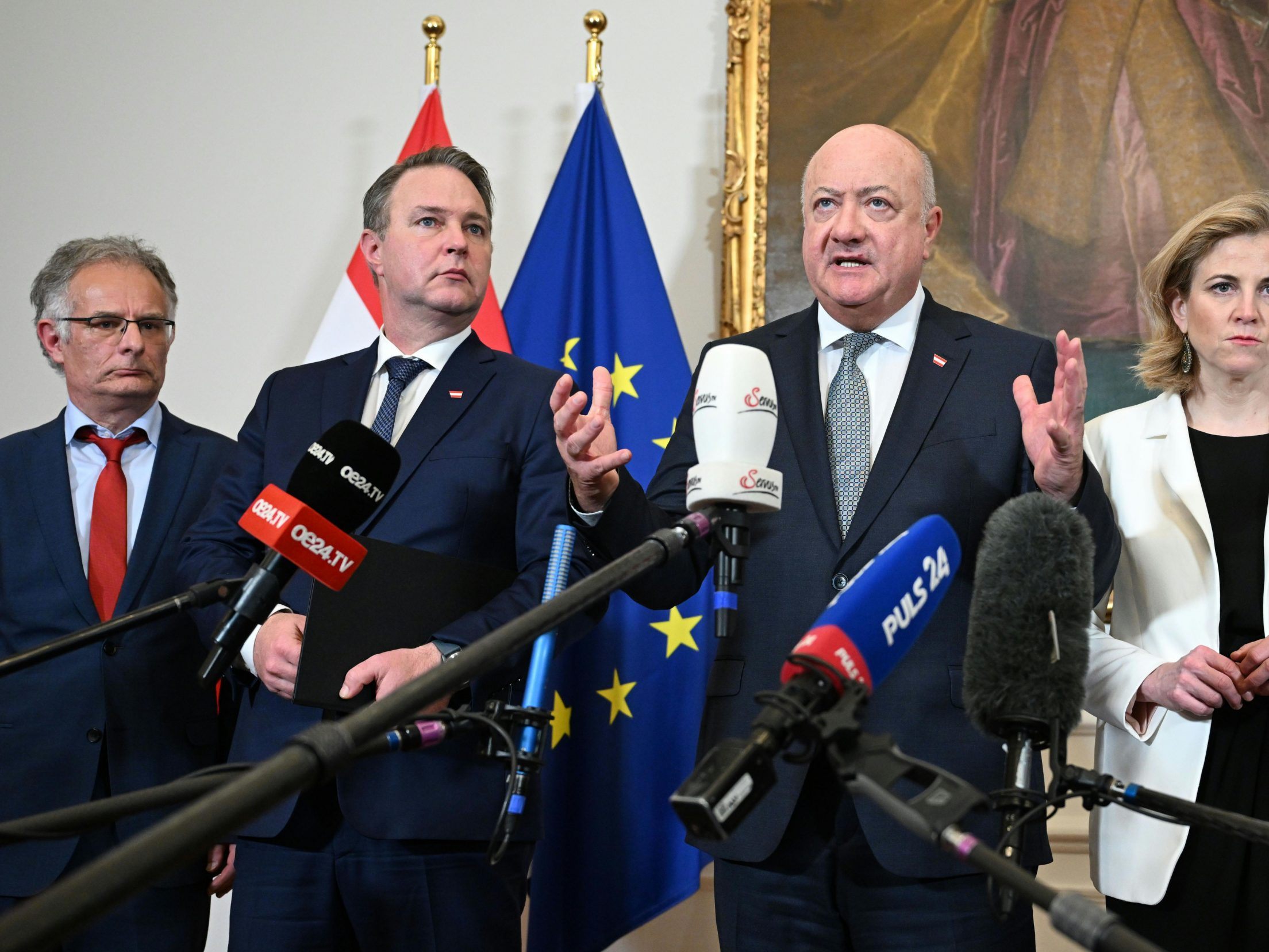 Kein anderes Regierungsmitglied steht im Vertrauensindex so gut da wie Finanzminister Marterbauer (links).