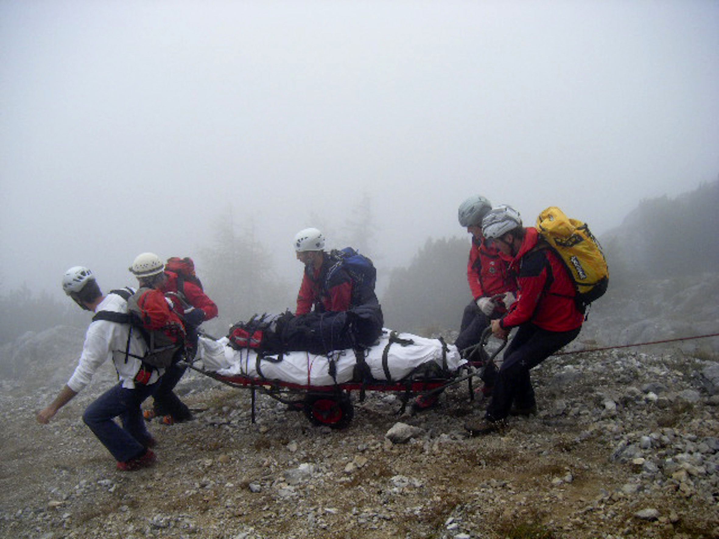 Im Jahr 2024 verzeichnete Österreich mit 309 Todesopfern und fast 14.000 Verunfallten in den Bergen einen markanten Anstieg an Alpinunfällen – vor allem Tirol war besonders betroffen.