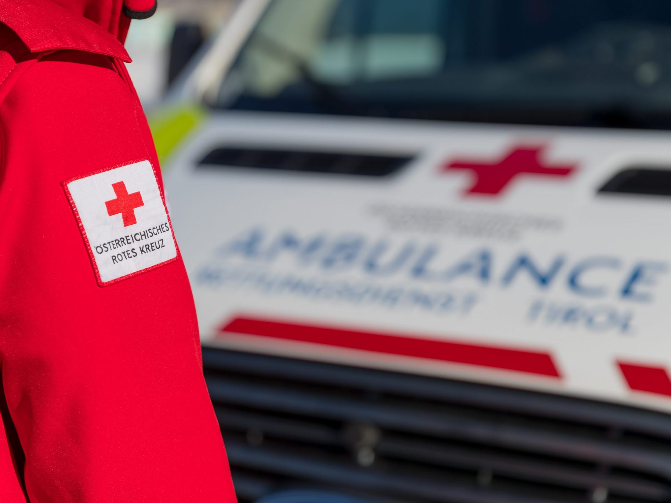 Mit schweren Verletzungen wurde der 25-Jährige ins Klinikum Wels eingeliefert, dort erlag er am Mittwoch seinen Blessuren. Mit schweren Verletzungen wurde der 25-Jährige ins Klinikum Wels eingeliefert, dort erlag er am Mittwoch seinen Blessuren.