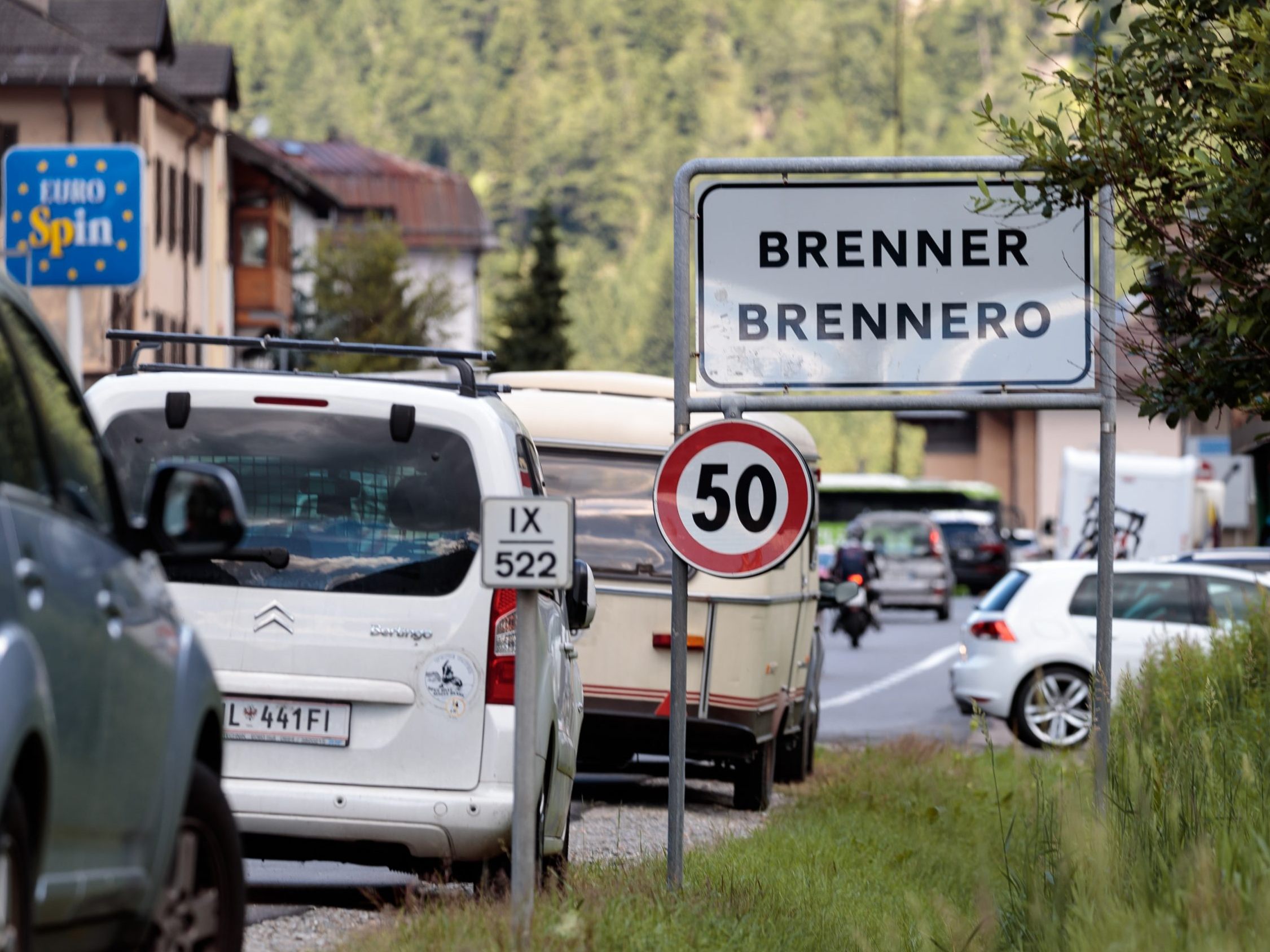 Was viele Urlauber nicht wissen: Neue Reifenregel in Italien.